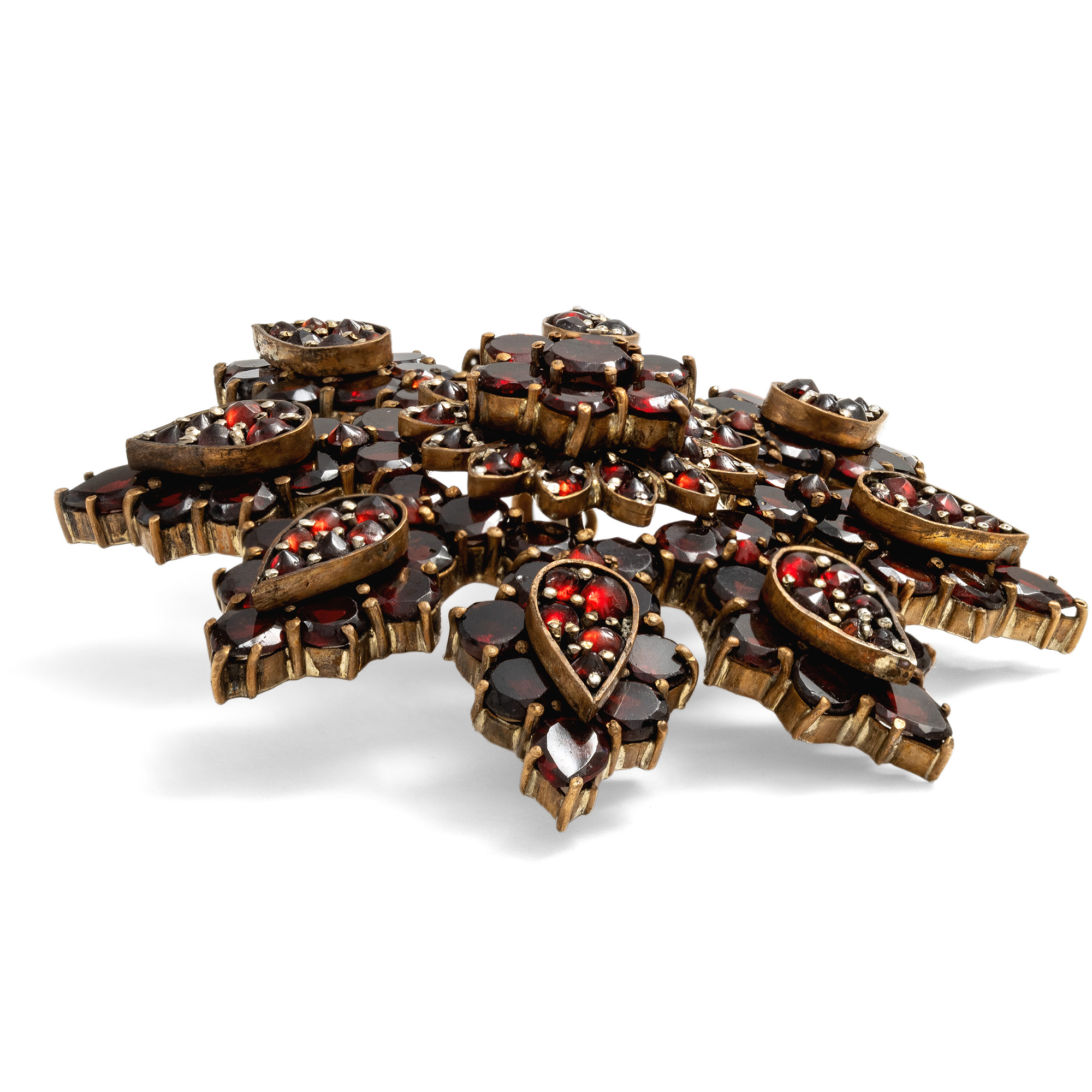 Große Brosche aus böhmischen Granaten in Sternform, um 1900 Große Brosche aus böhmischen Granaten in Sternform, um 1900