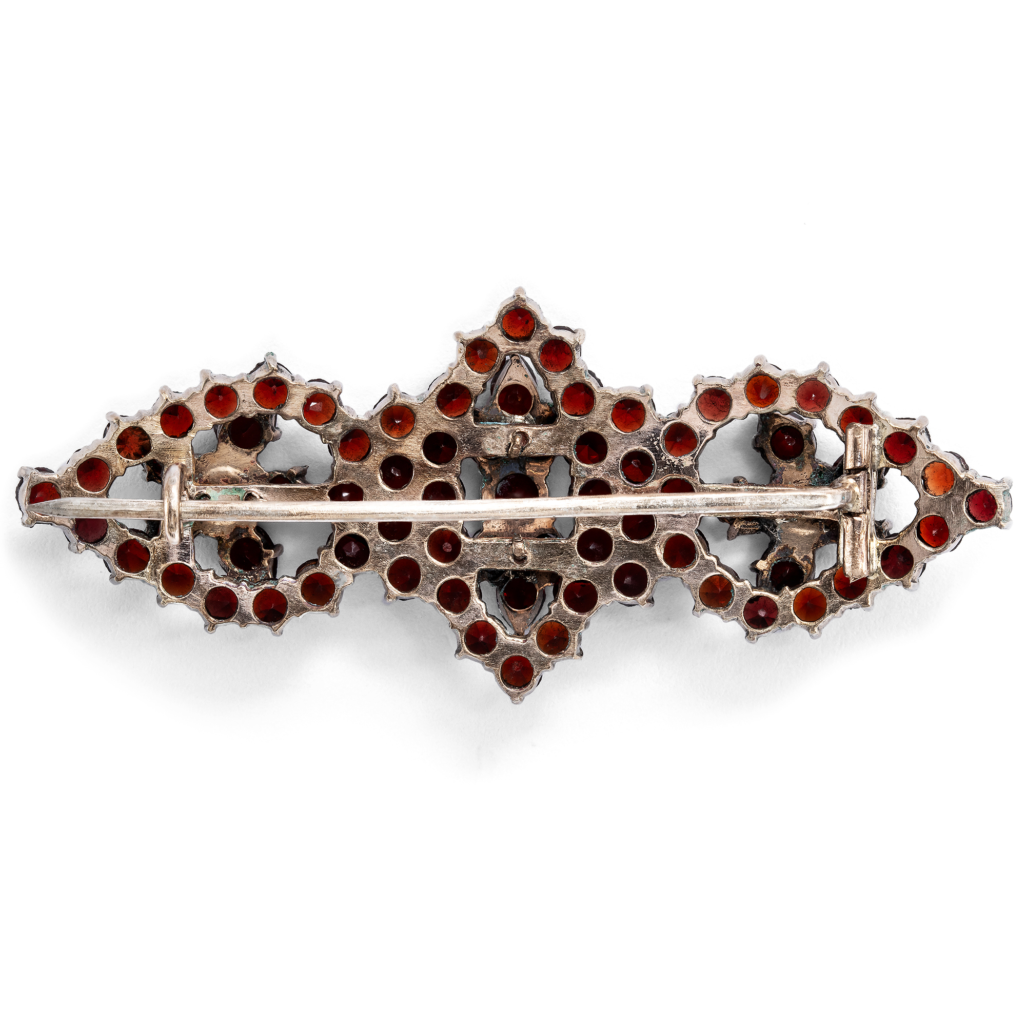 Antike Brosche mit Granaten in Viertelgold, um 1930 Antike Brosche mit Granaten in Viertelgold, um 1930