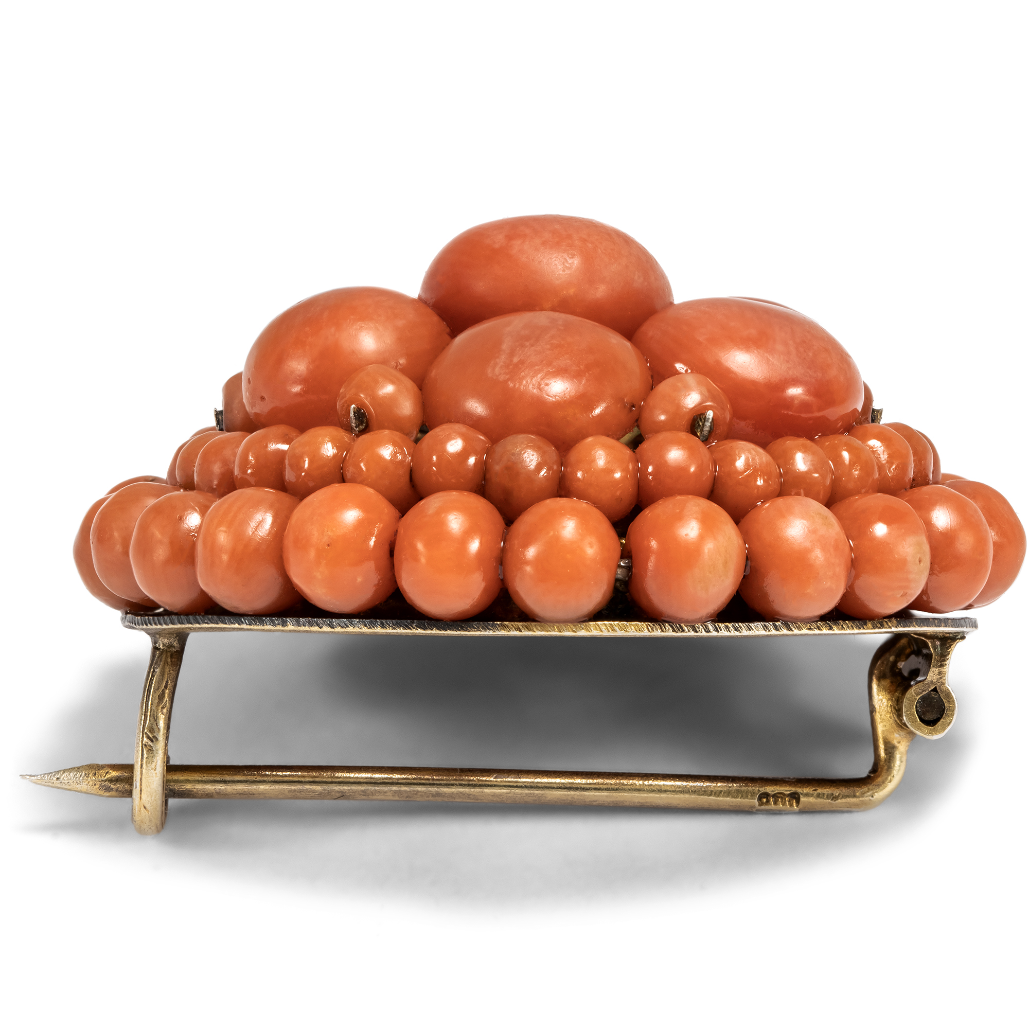 Antike Brosche aus lachsfarbener Koralle in vergoldetem Silber, Italien um 1890 Antike Brosche aus lachsfarbener Koralle in vergoldetem Silber, Italien um 1890