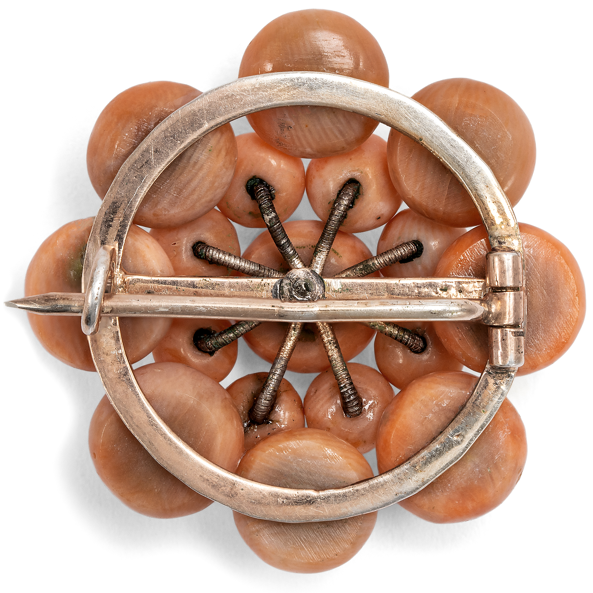 Niedliche antike Brosche aus Iachsfarbenen „Sciacca“-Korallen, Italien um 1890 Niedliche antike Brosche aus Iachsfarbenen „Sciacca“-Korallen, Italien um 1890