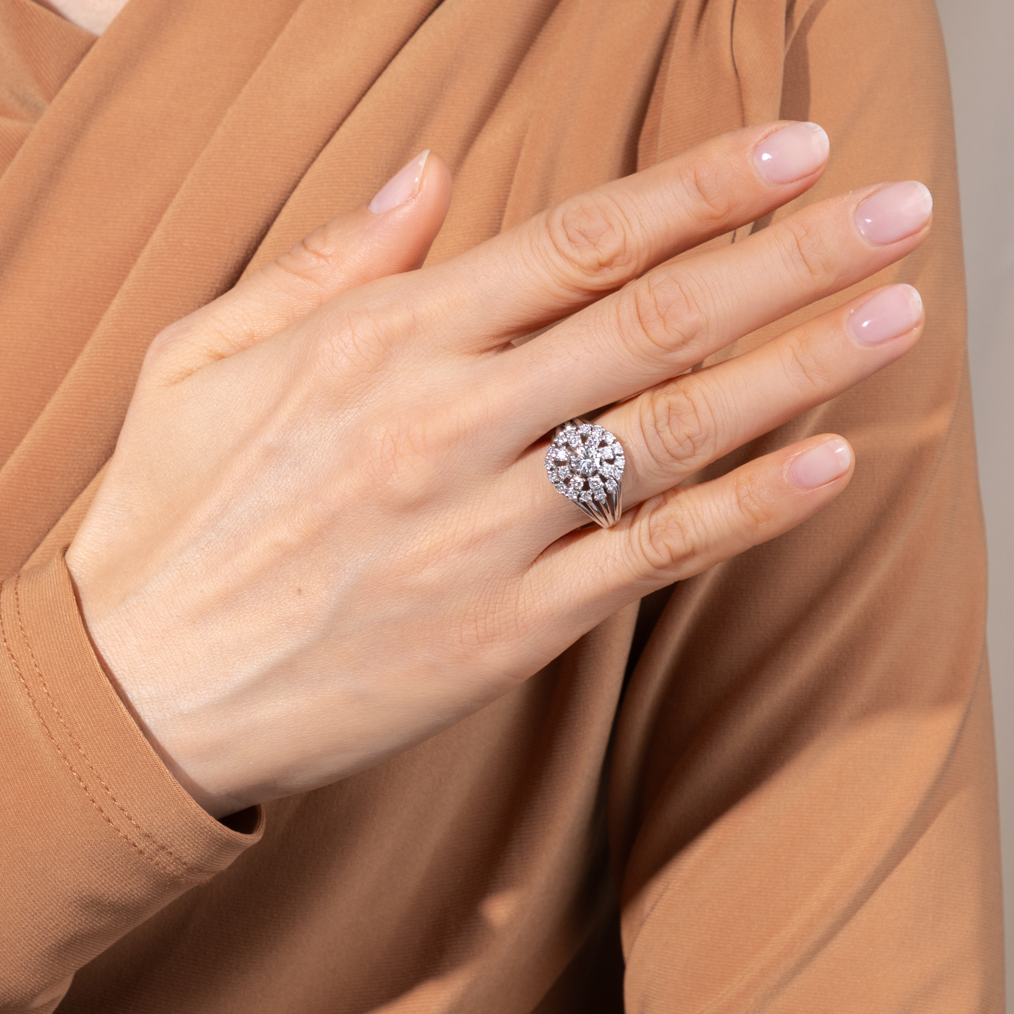 Modernistischer Vintage Ring mit Diamanten in Weißgold, 1970er Jahre Modernistischer Vintage Ring mit Diamanten in Weißgold, 1970er Jahre