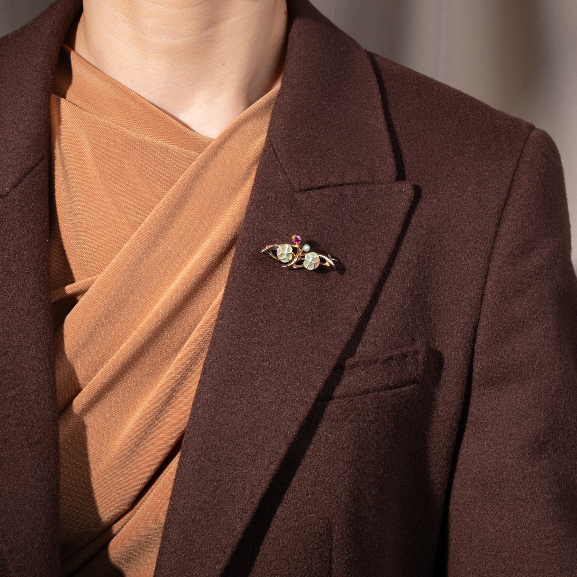 Antique Art Nouveau Brooch in Gold Doublé and Plique-à-Jour Enamel, Probably Pforzheim c. 1910 Antique Art Nouveau Brooch in Gold Doublé and Plique-à-Jour Enamel, Probably Pforzheim c. 1910