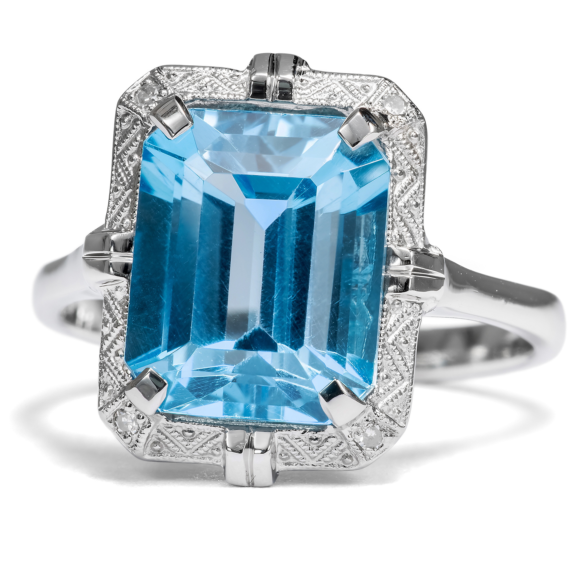 Nachhaltiger Ring aus Platin mit Diamanten & „Swiss Blue“ Blautopas aus unserer Werkstatt Nachhaltiger Ring aus Platin mit Diamanten & „Swiss Blue“ Blautopas aus unserer Werkstatt