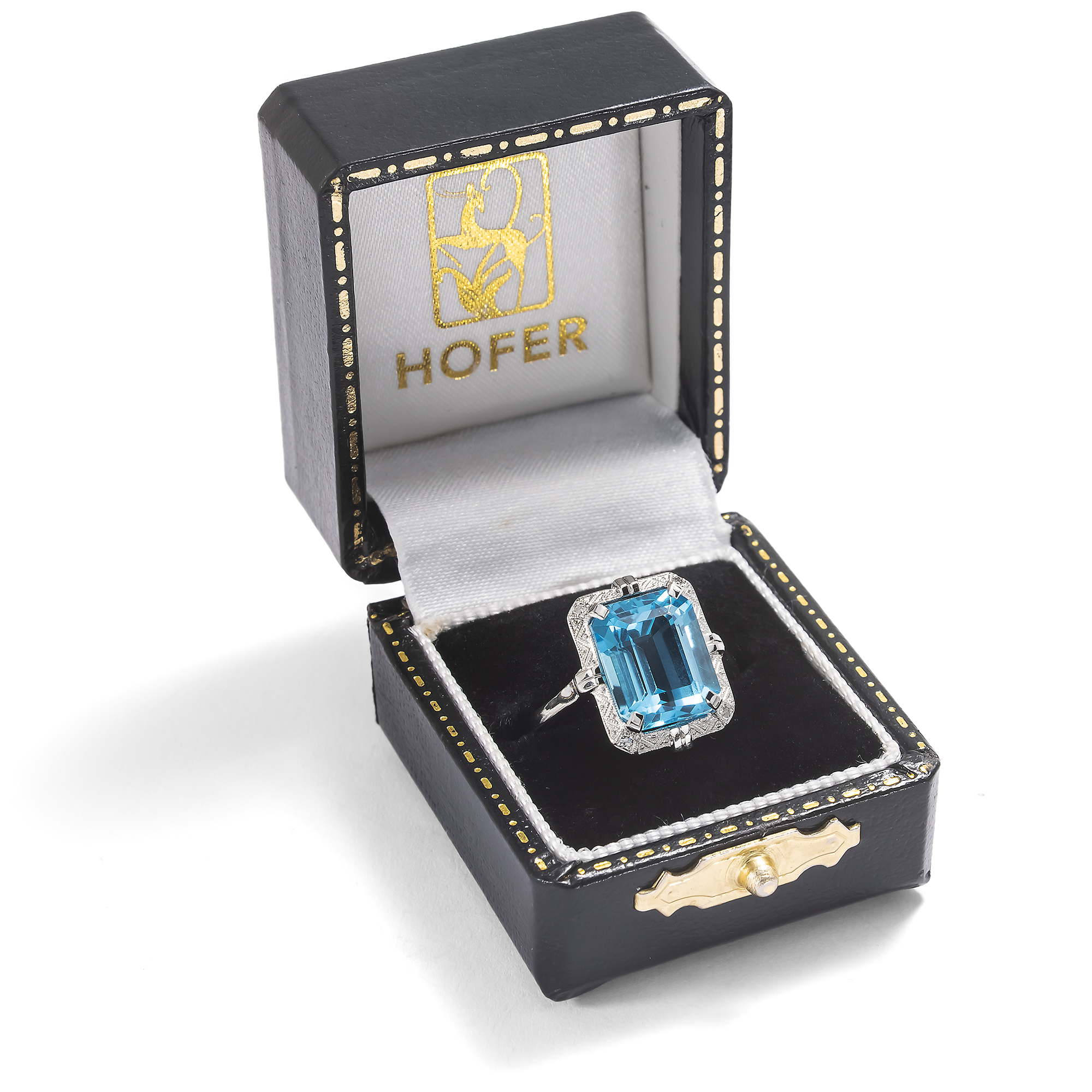 Nachhaltiger Ring aus Platin mit Diamanten & „Swiss Blue“ Blautopas aus unserer Werkstatt Nachhaltiger Ring aus Platin mit Diamanten & „Swiss Blue“ Blautopas aus unserer Werkstatt