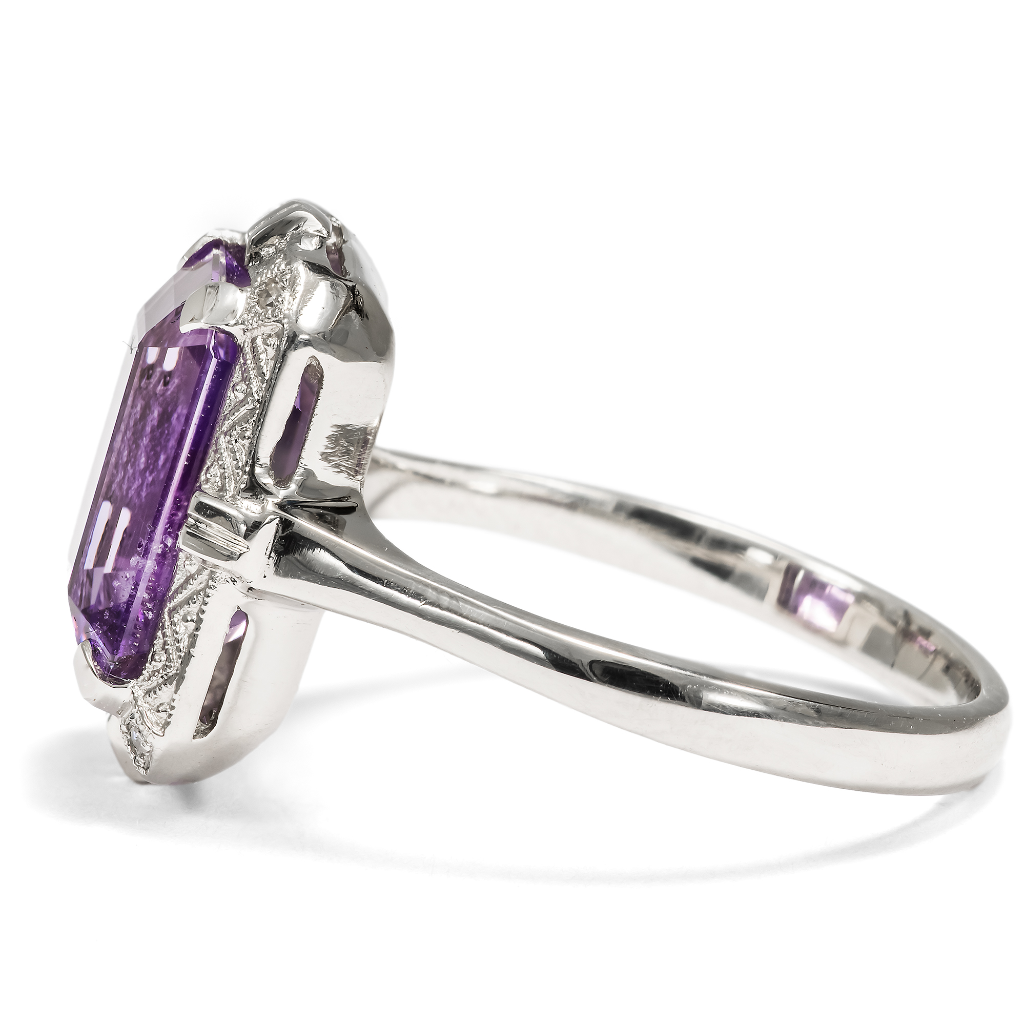 Sustainable Platinum Ring with Amethyst & Diamonds From Our Workshop Sustainable Platinum Ring with Amethyst & Diamonds From Our Workshop