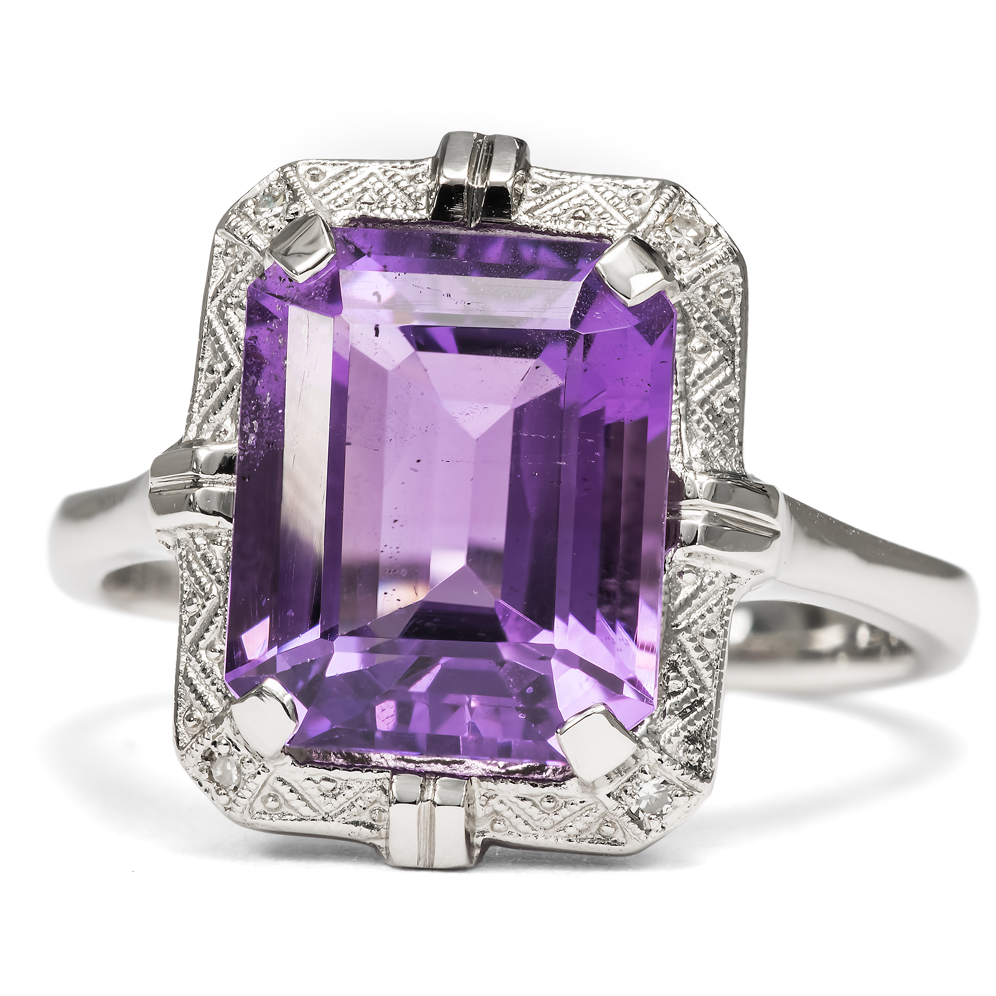 Sustainable Platinum Ring with Amethyst & Diamonds From Our Workshop Sustainable Platinum Ring with Amethyst & Diamonds From Our Workshop