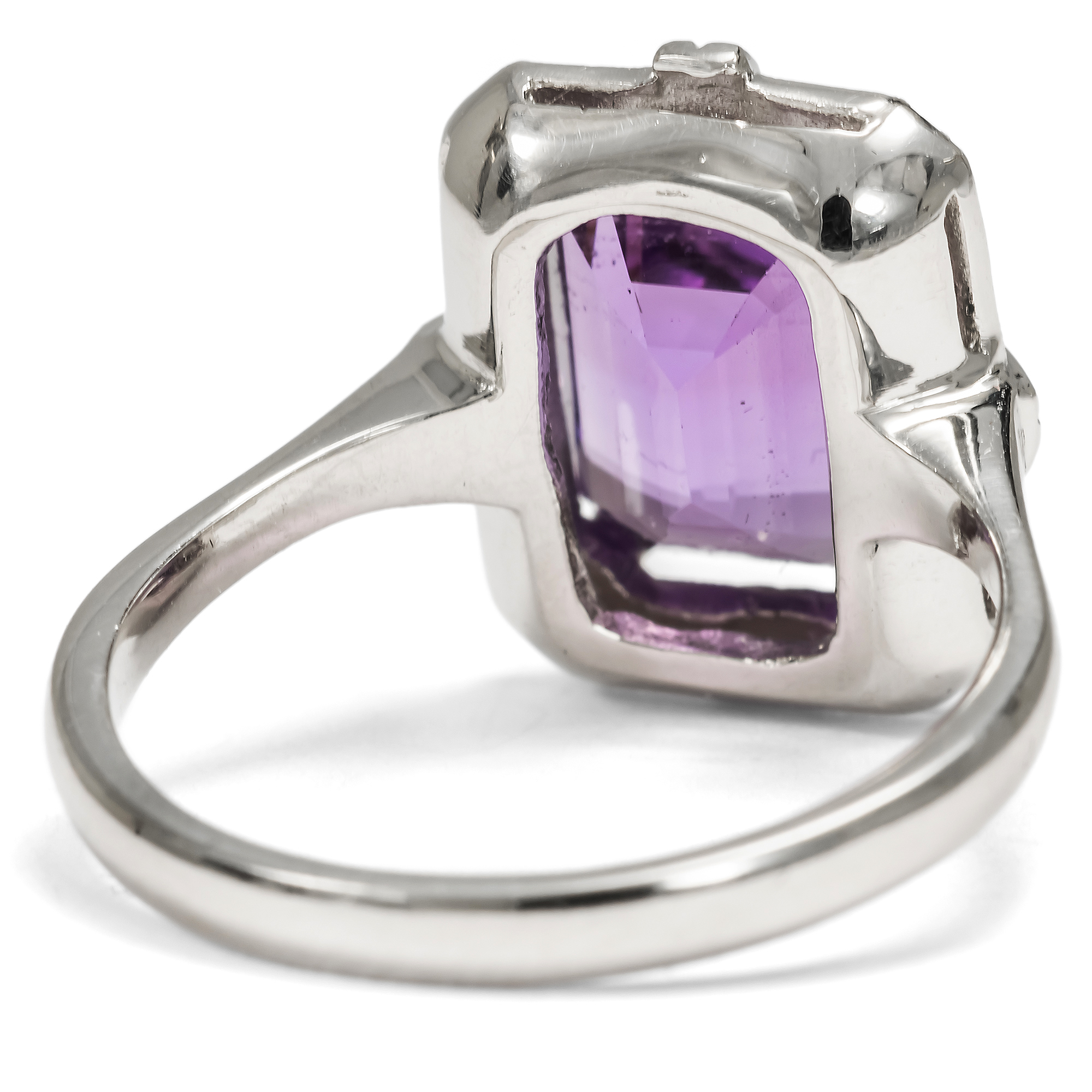Sustainable Platinum Ring with Amethyst & Diamonds From Our Workshop Sustainable Platinum Ring with Amethyst & Diamonds From Our Workshop