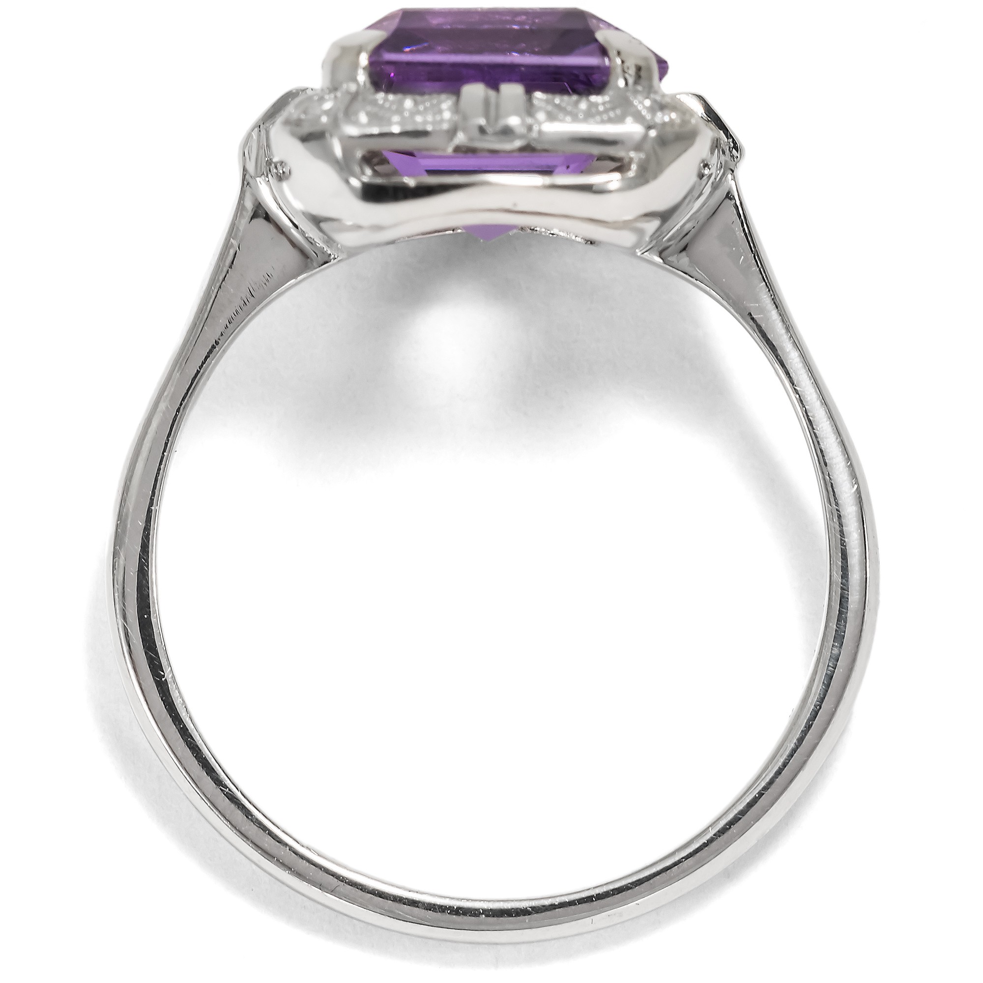 Sustainable Platinum Ring with Amethyst & Diamonds From Our Workshop Sustainable Platinum Ring with Amethyst & Diamonds From Our Workshop