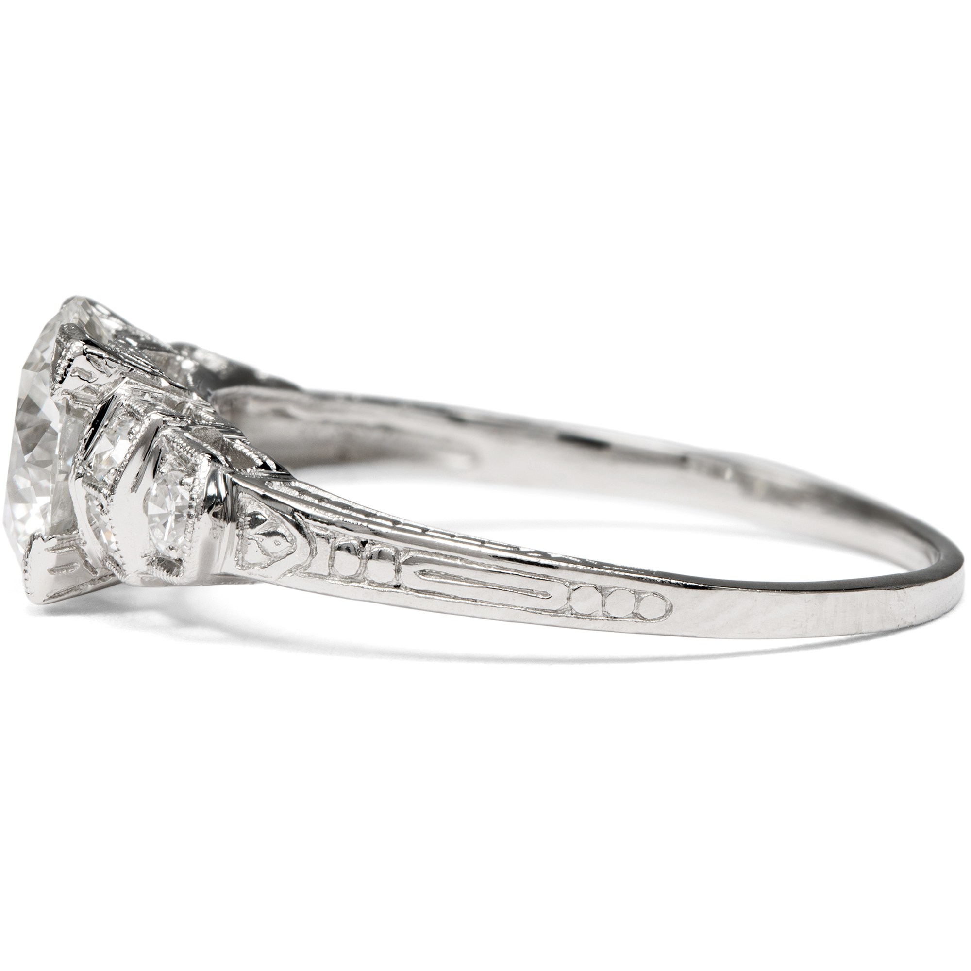 Eleganter Platinring mit einem lupenreinen 1,28 ct Brillanten, aus unserer Werkstatt Eleganter Platinring mit einem lupenreinen 1,28 ct Brillanten, aus unserer Werkstatt