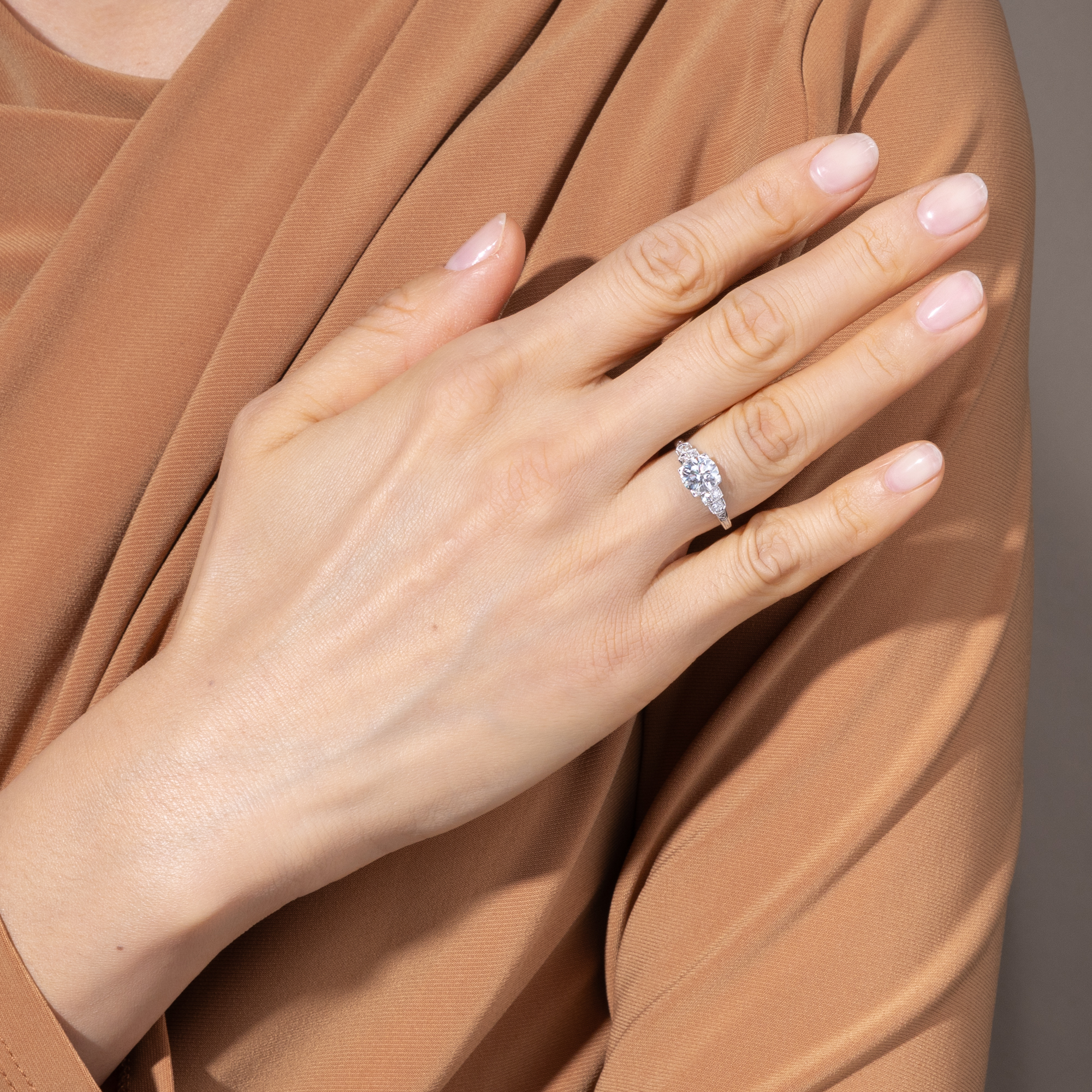 Eleganter Platinring mit einem lupenreinen 1,28 ct Brillanten, aus unserer Werkstatt Eleganter Platinring mit einem lupenreinen 1,28 ct Brillanten, aus unserer Werkstatt