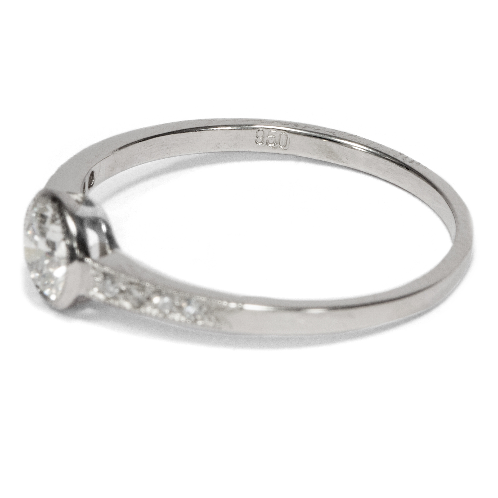 Feiner Ring aus Platin mit 0,41 ct vintage Brillant aus unserer Werkstatt Feiner Ring aus Platin mit 0,41 ct vintage Brillant aus unserer Werkstatt