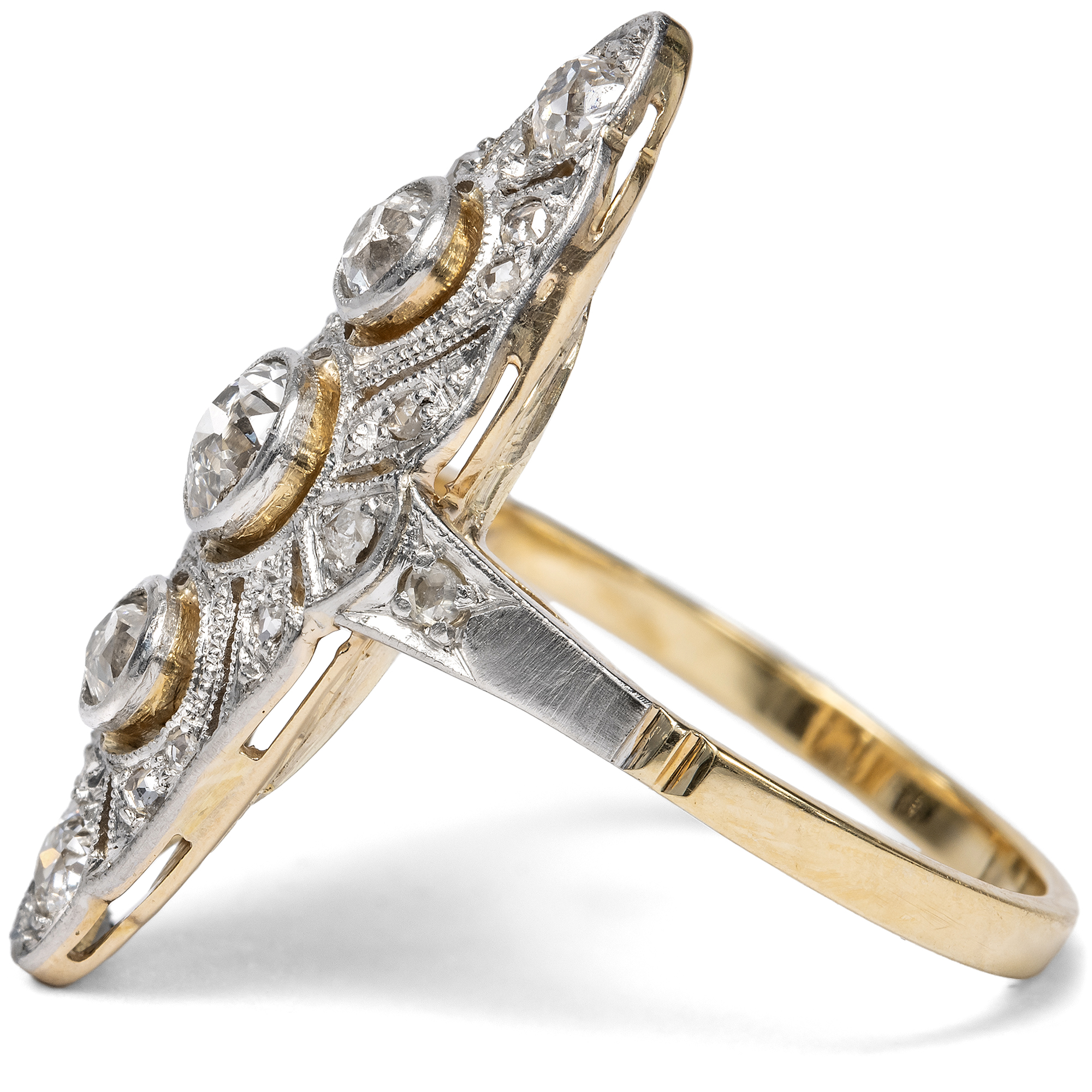 Glamouröser Ring des Art Déco mit Diamanten in Platin auf Gold, um 1925 Glamouröser Ring des Art Déco mit Diamanten in Platin auf Gold, um 1925