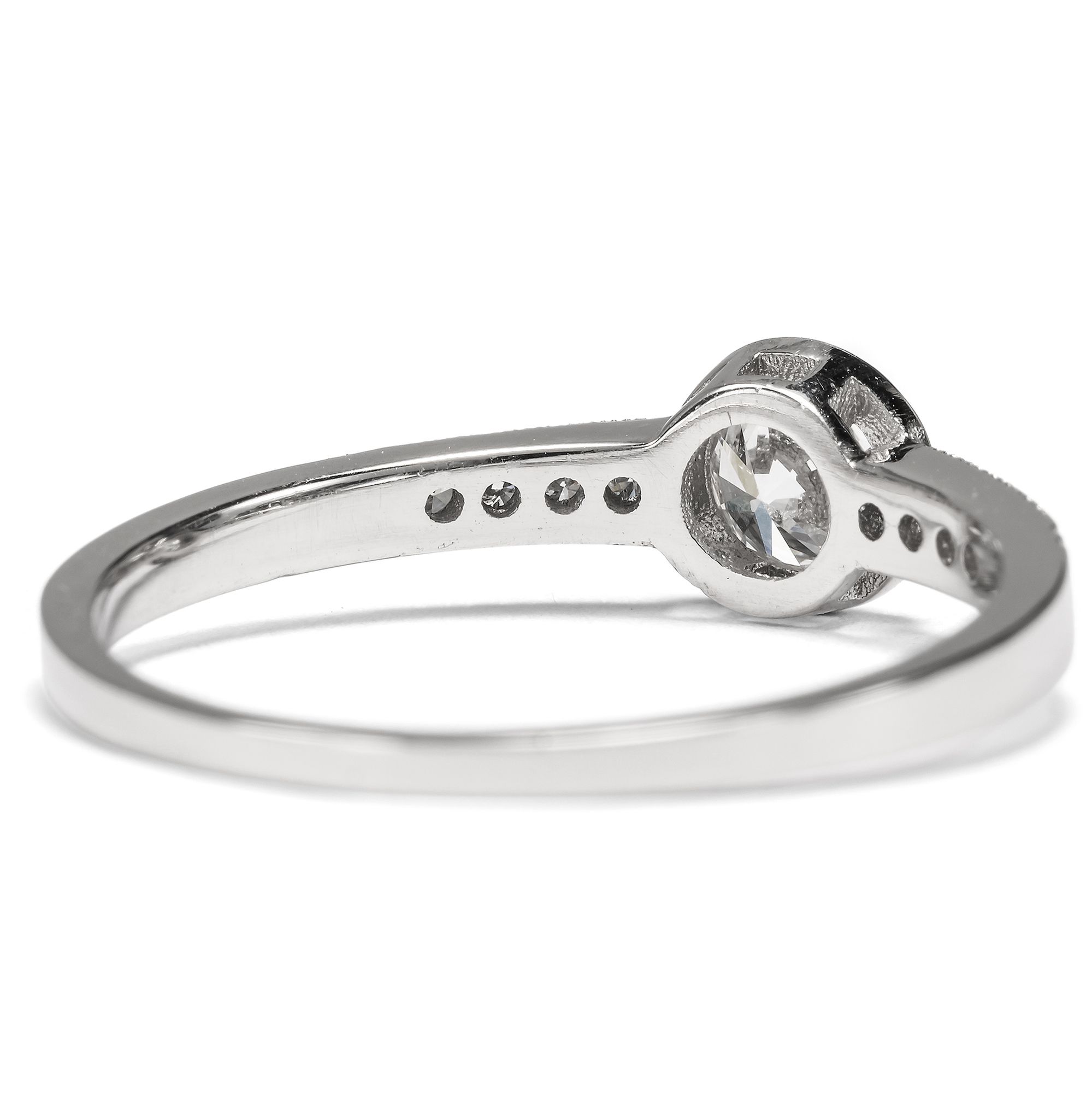 Feiner Ring aus Platin mit 0,38 ct vintage Brillant aus unserer Werkstatt Feiner Ring aus Platin mit 0,38 ct vintage Brillant aus unserer Werkstatt