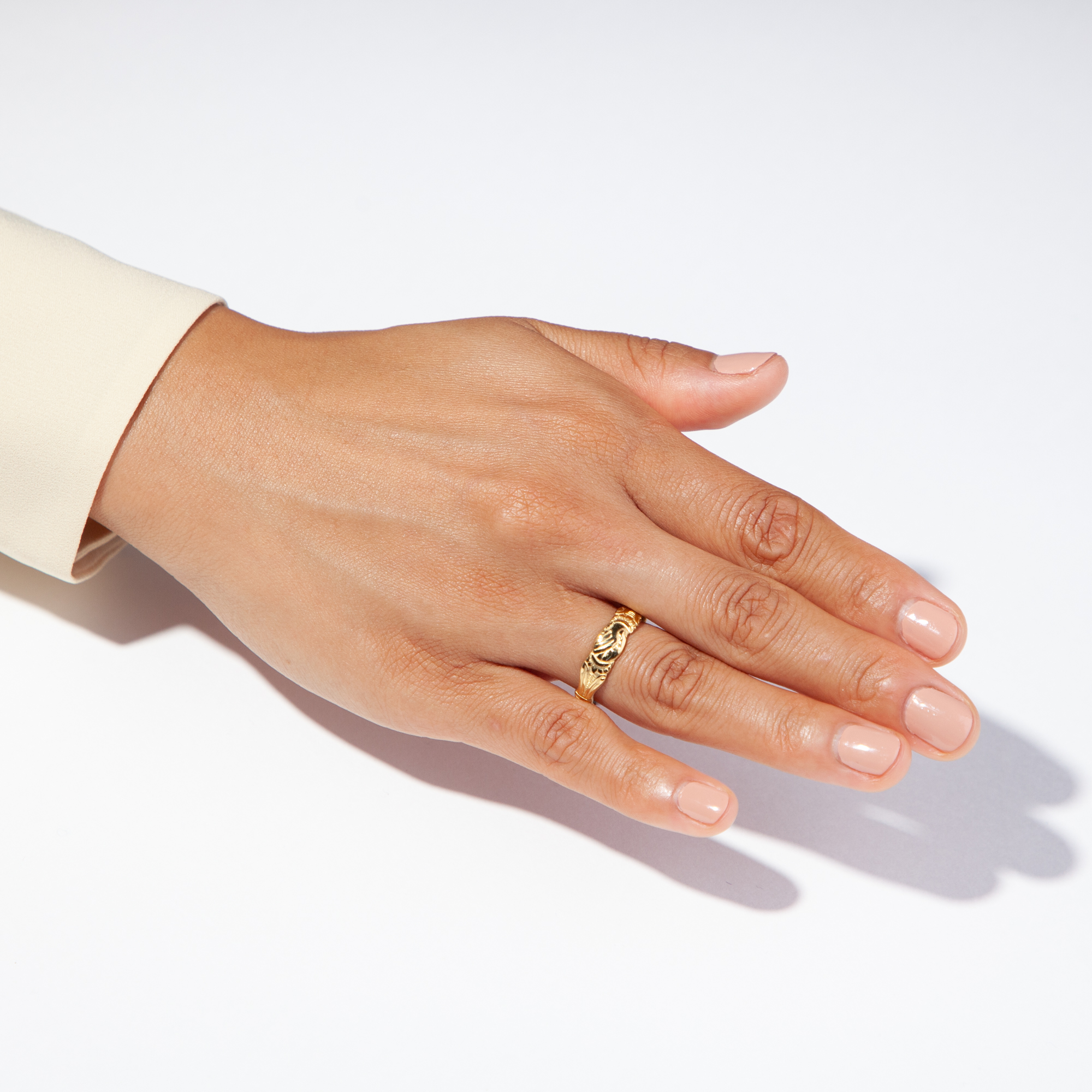 Romantischer Ring aus hochkarätigem Gelbgold aus unserer Werkstatt Romantischer Ring aus hochkarätigem Gelbgold aus unserer Werkstatt