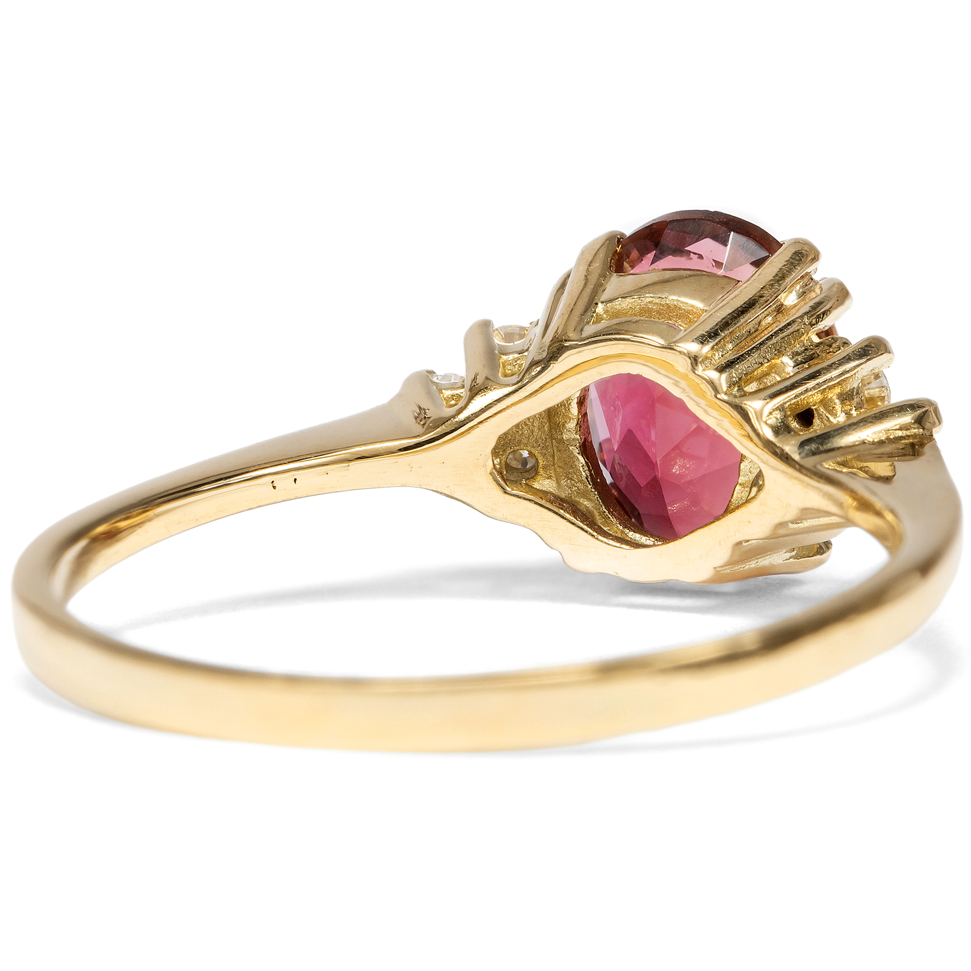 Feiner Ring mit violettrotem Turmalin & Diamanten in Gold aus unserer Werkstatt Feiner Ring mit violettrotem Turmalin & Diamanten in Gold aus unserer Werkstatt