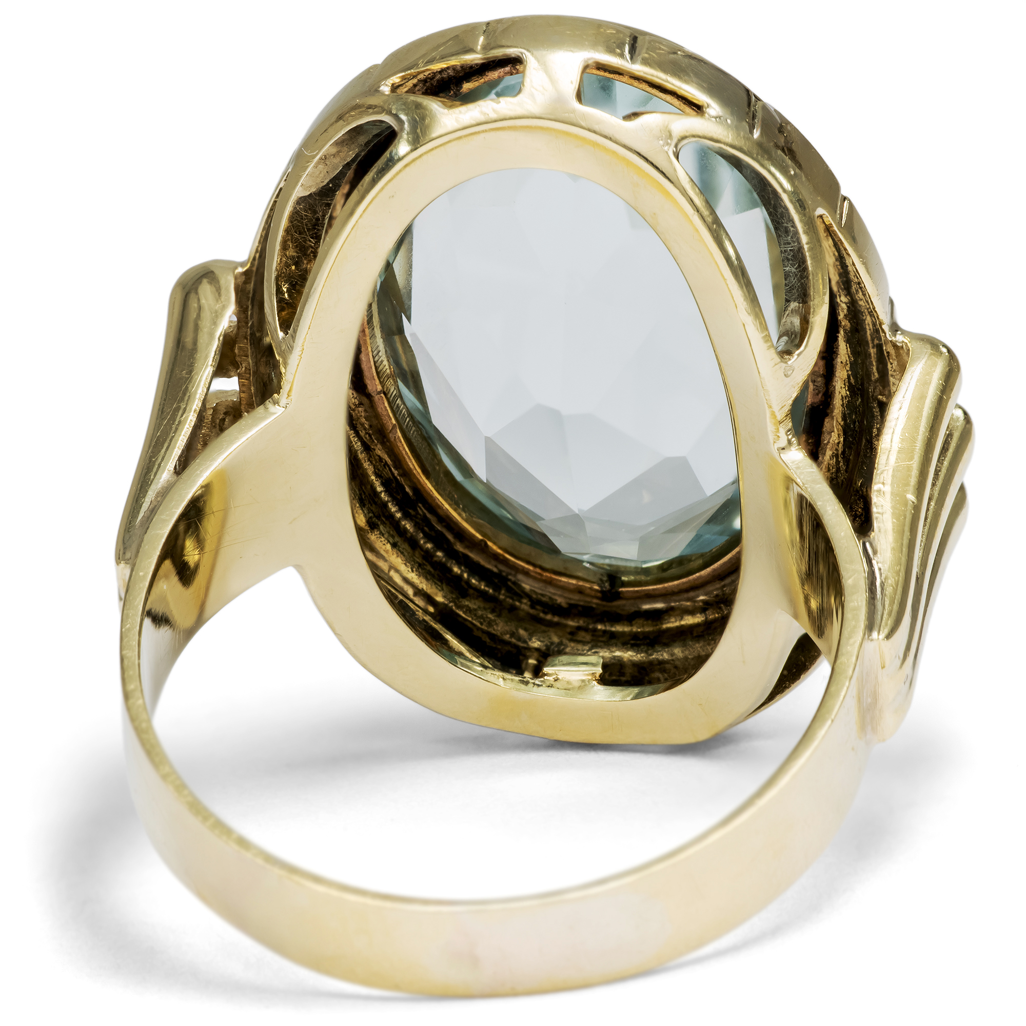 Large cocktail ring with natural aquamarine in gold, circa 1955 Large cocktail ring with natural aquamarine in gold, circa 1955