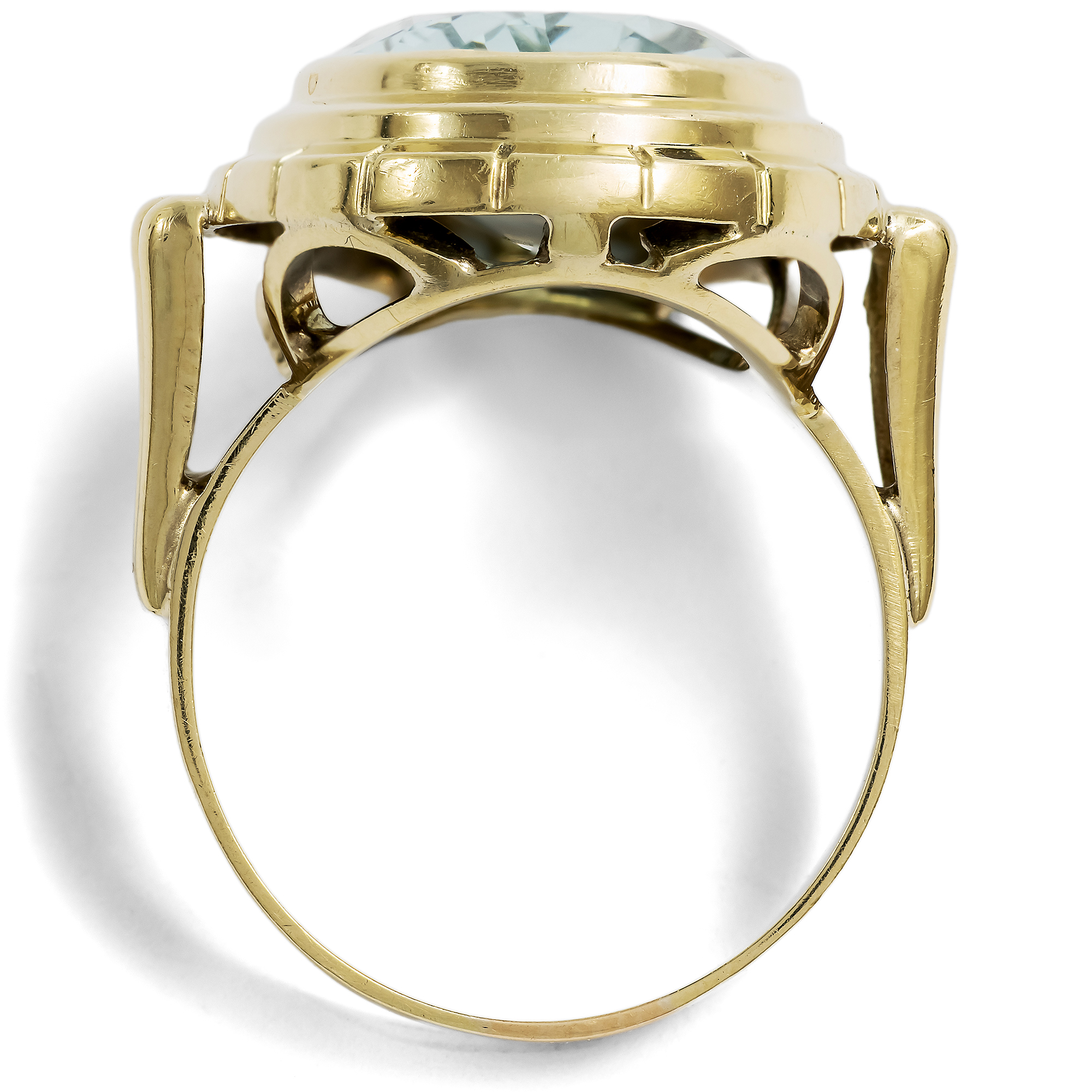 Large cocktail ring with natural aquamarine in gold, circa 1955 Large cocktail ring with natural aquamarine in gold, circa 1955