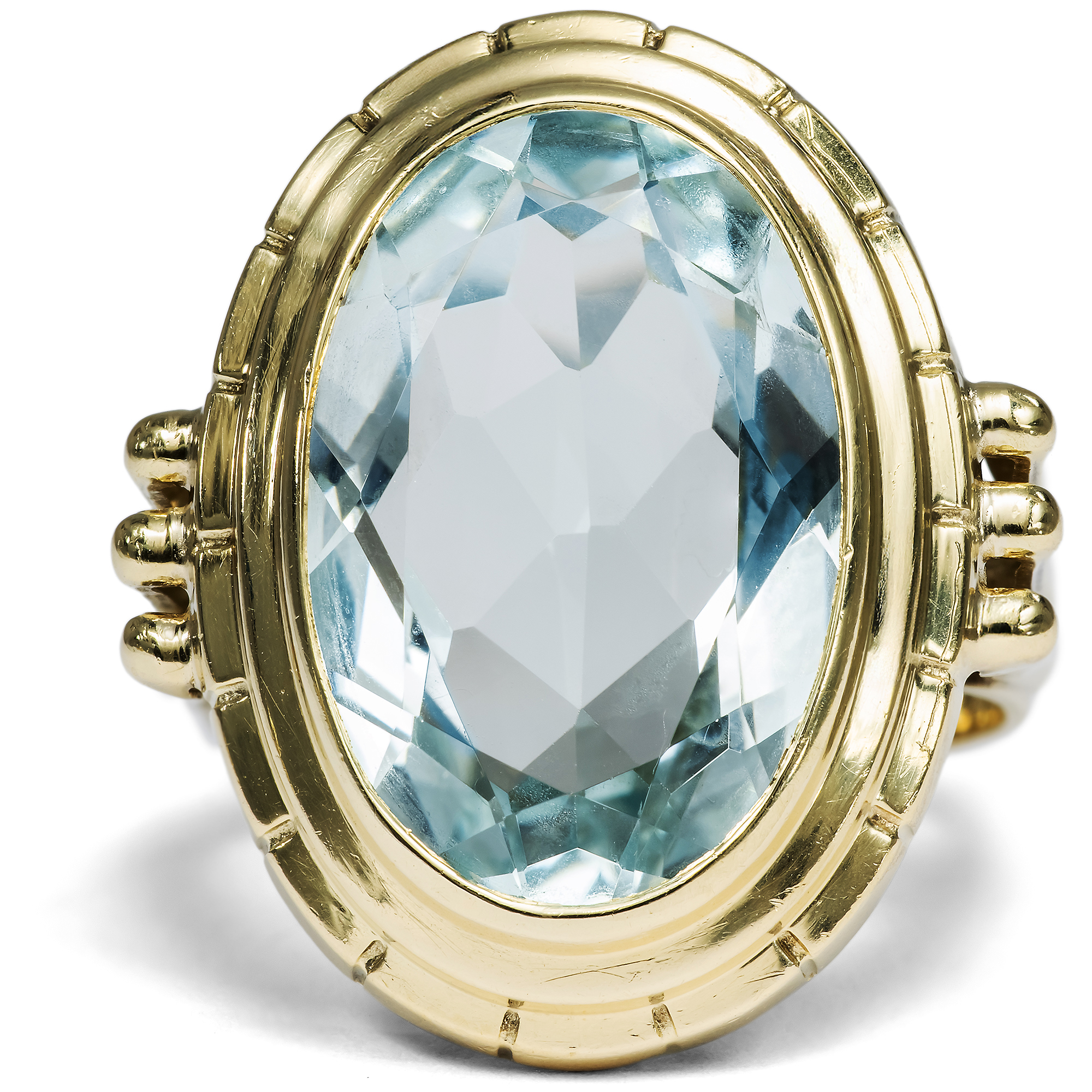 Large cocktail ring with natural aquamarine in gold, circa 1955 Large cocktail ring with natural aquamarine in gold, circa 1955