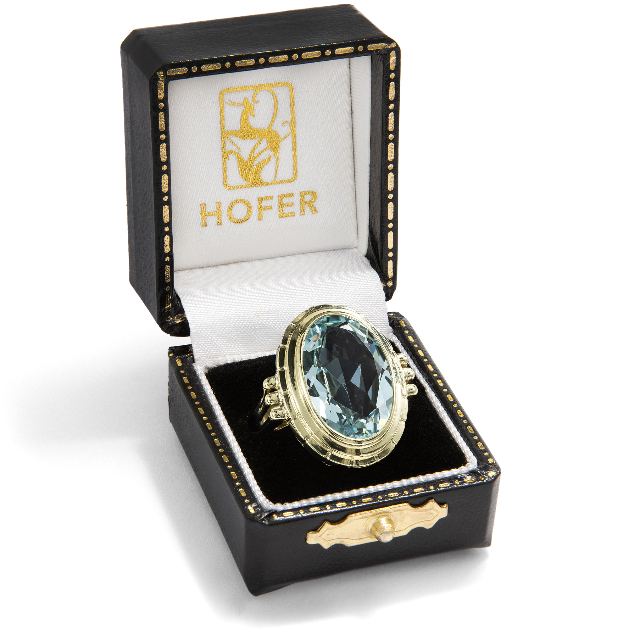 Large cocktail ring with natural aquamarine in gold, circa 1955 Large cocktail ring with natural aquamarine in gold, circa 1955