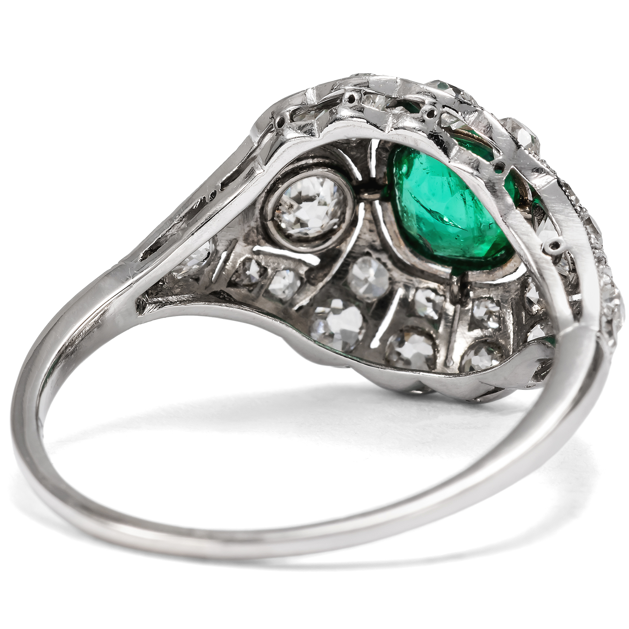 Eleganter Ring mit kolumbianischem Smaragd & Diamanten des Art Déco, um 1930 Eleganter Ring mit kolumbianischem Smaragd & Diamanten des Art Déco, um 1930