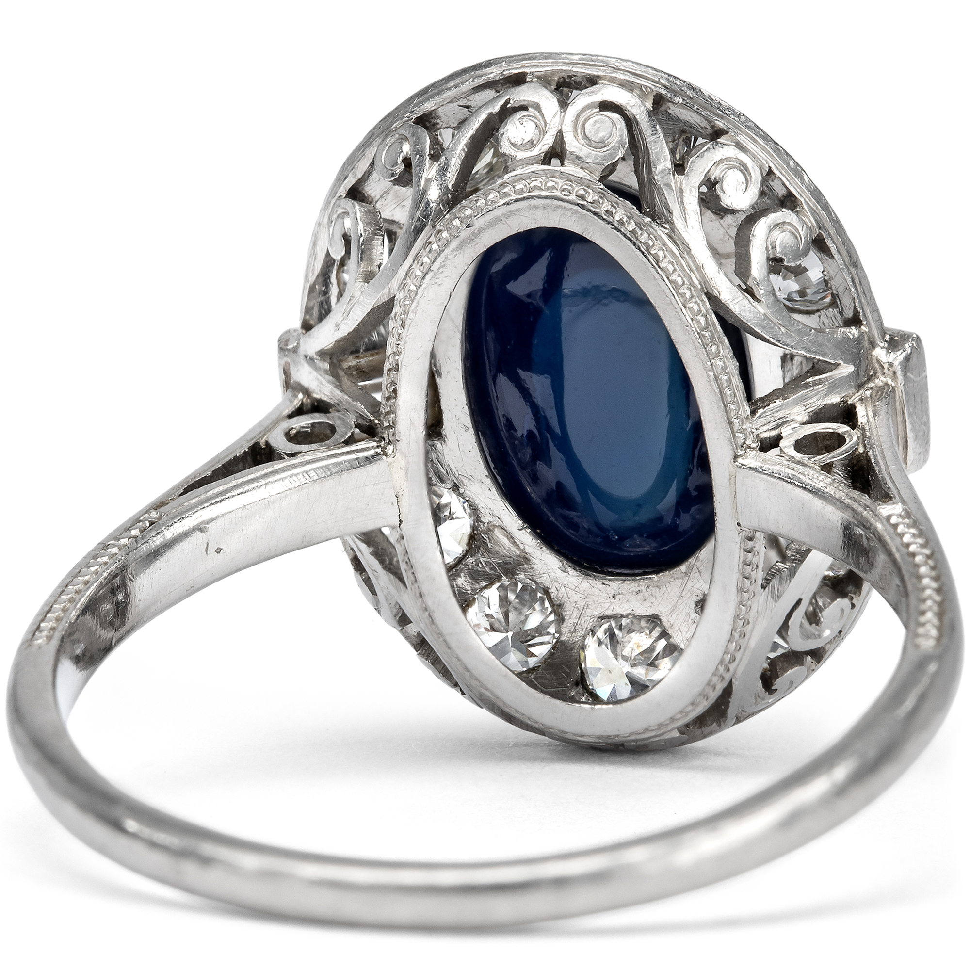Elegant Ring with Sapphire & Diamonds in Platinum, c. 1930 Elegant Ring with Sapphire & Diamonds in Platinum, c. 1930