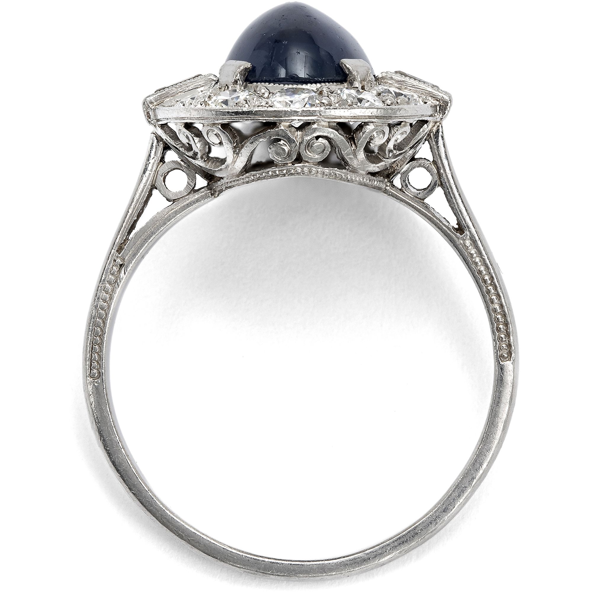 Elegant Ring with Sapphire & Diamonds in Platinum, c. 1930 Elegant Ring with Sapphire & Diamonds in Platinum, c. 1930