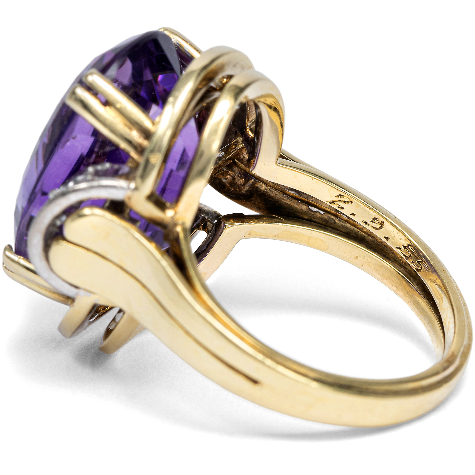 Großer vintage Ring mit Amethyst & Diamanten in Gold, datiert 1955 Großer vintage Ring mit Amethyst & Diamanten in Gold, datiert 1955