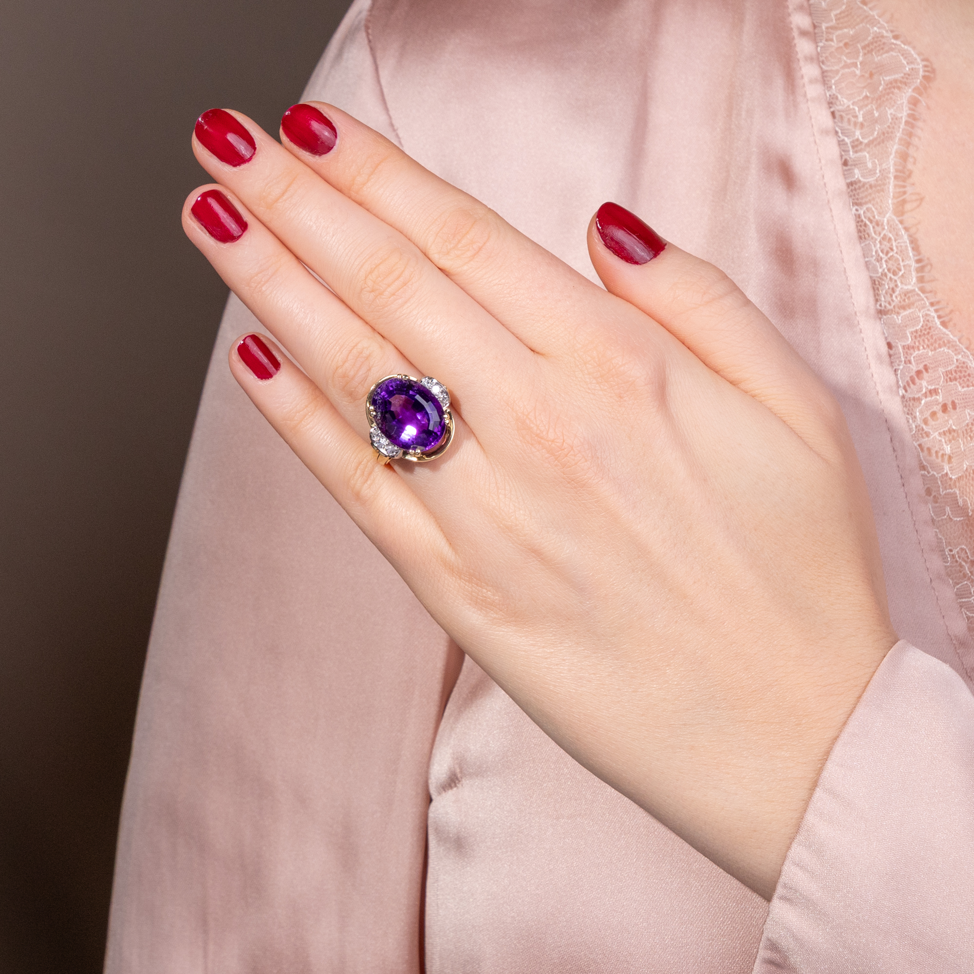 Großer vintage Ring mit Amethyst & Diamanten in Gold, datiert 1955 Großer vintage Ring mit Amethyst & Diamanten in Gold, datiert 1955