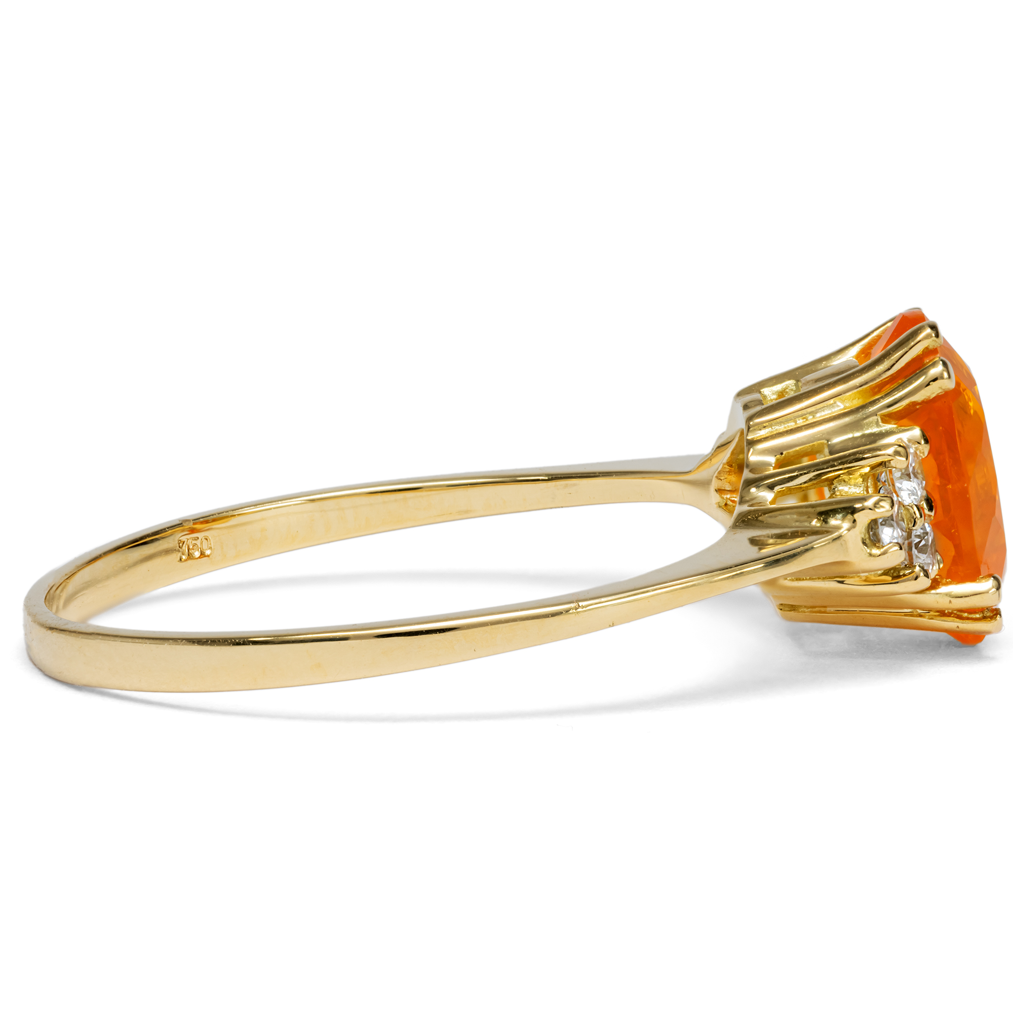 Zarter Ring mit Feueropal & Diamanten in Gold, aus unserer Werkstatt Zarter Ring mit Feueropal & Diamanten in Gold, aus unserer Werkstatt