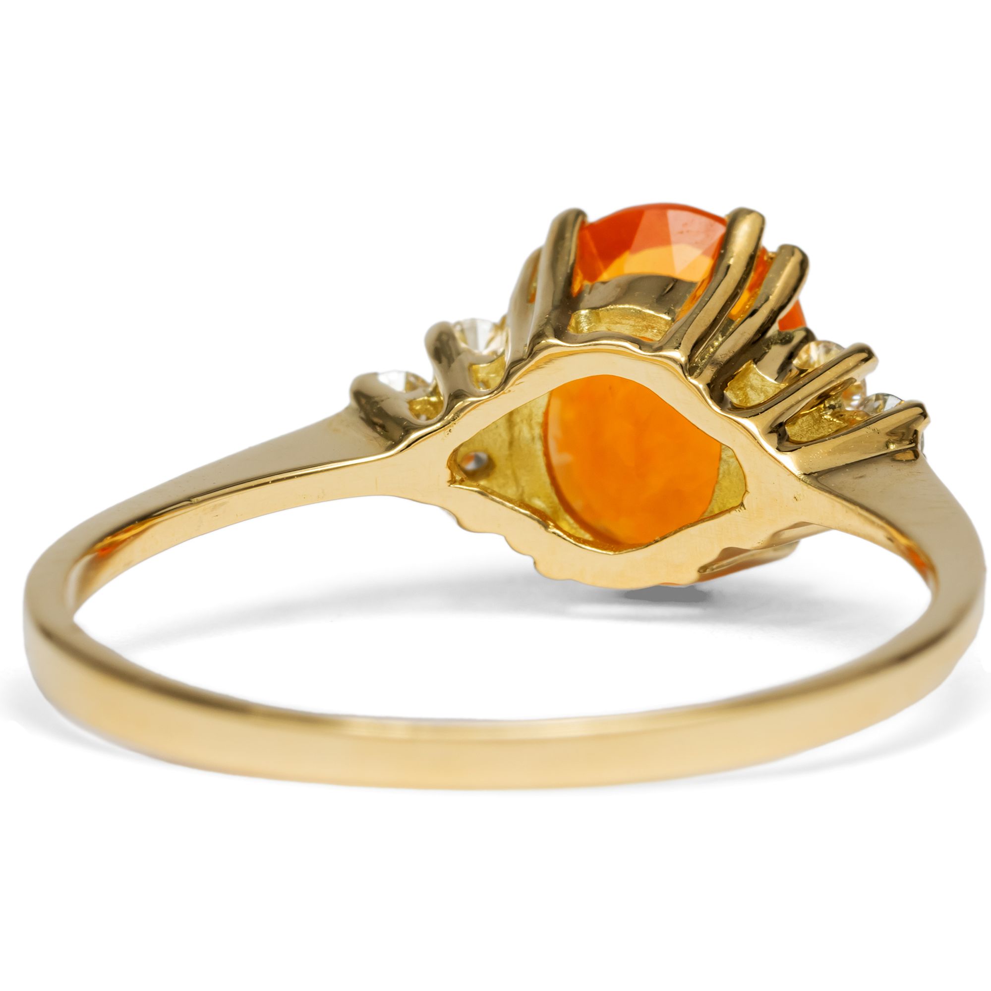 Zarter Ring mit Feueropal & Diamanten in Gold, aus unserer Werkstatt Zarter Ring mit Feueropal & Diamanten in Gold, aus unserer Werkstatt