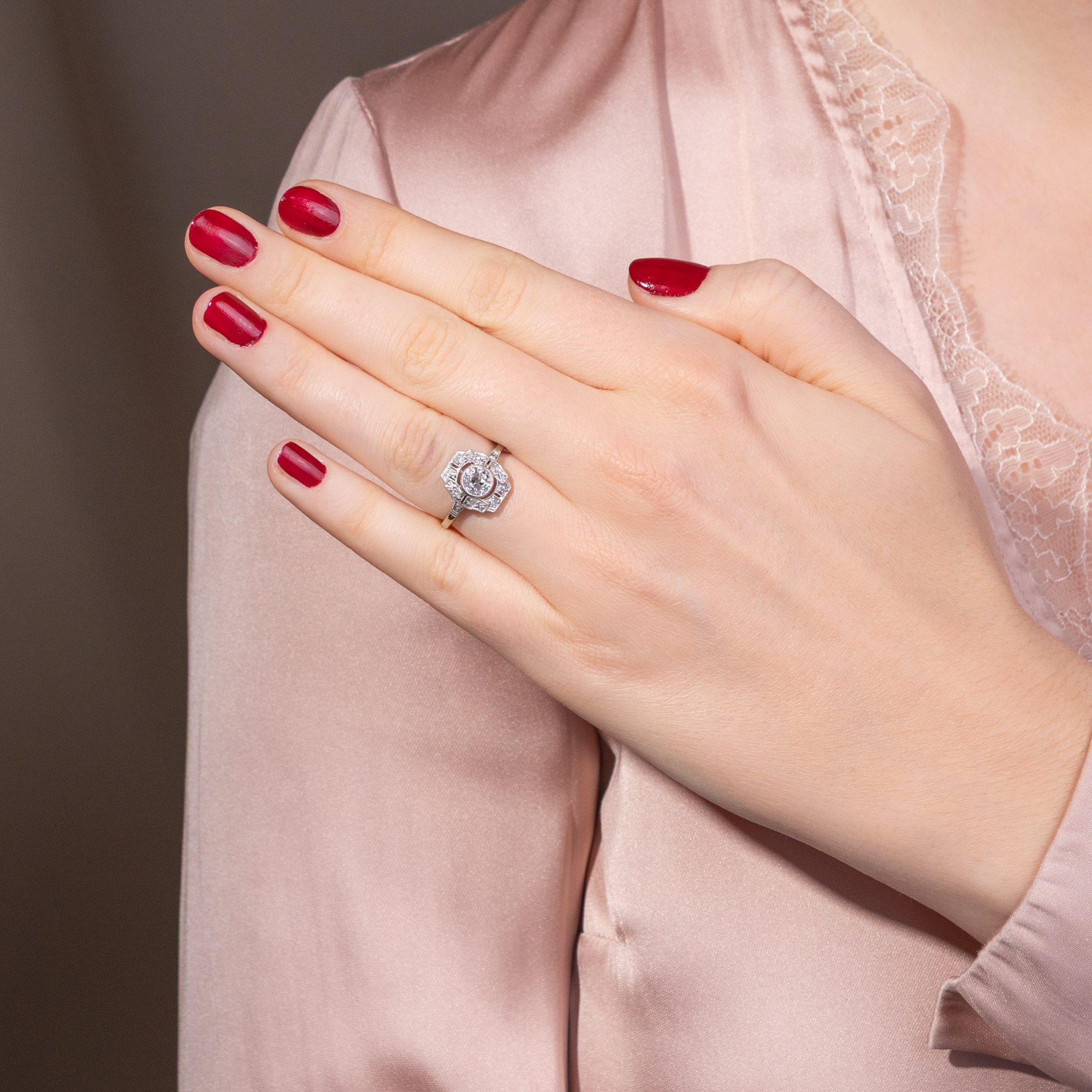 Elegant Diamond Ring in Platinum and White Gold, Czechoslovakia, c. 1935 Elegant Diamond Ring in Platinum and White Gold, Czechoslovakia, c. 1935