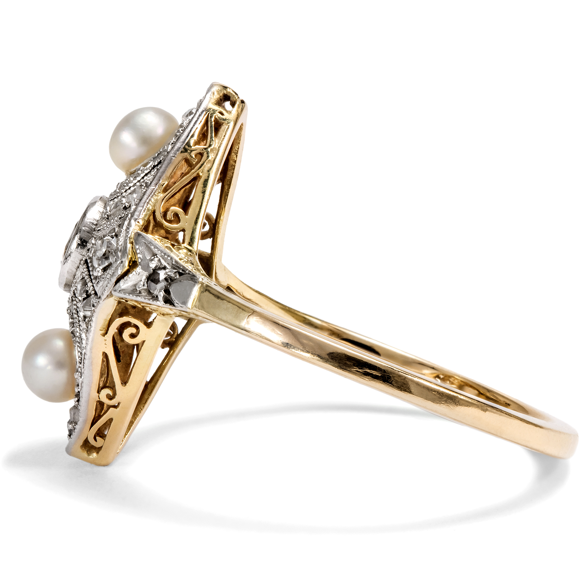 Bezaubernder Art Déco Ring mit Perle & Diamanten in Gold & Platin, um 1925 Bezaubernder Art Déco Ring mit Perle & Diamanten in Gold & Platin, um 1925