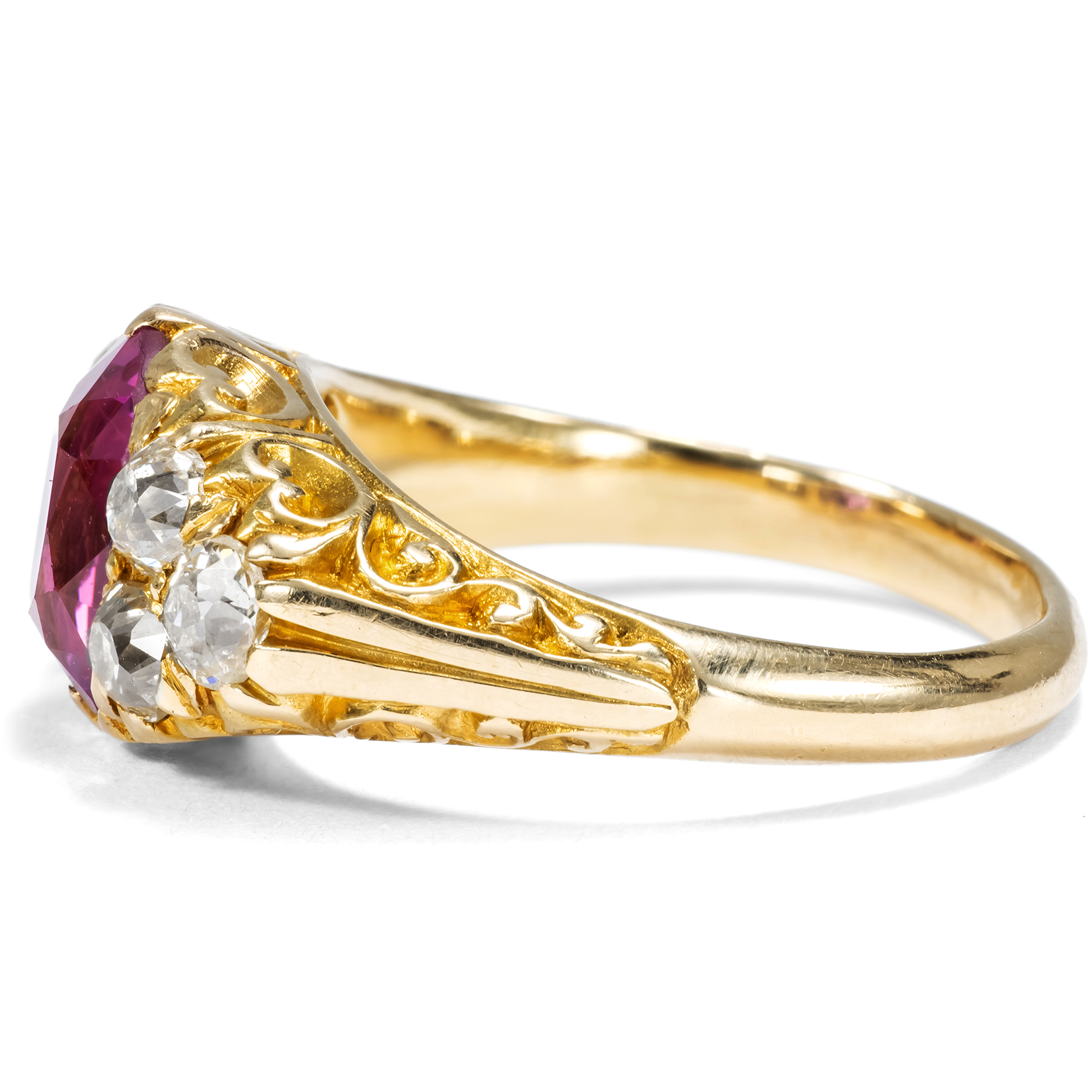 Viktorianischer Ring mit unbehandeltem pinkem Saphir & Diamanten in Gold, um 1890 Viktorianischer Ring mit unbehandeltem pinkem Saphir & Diamanten in Gold, um 1890