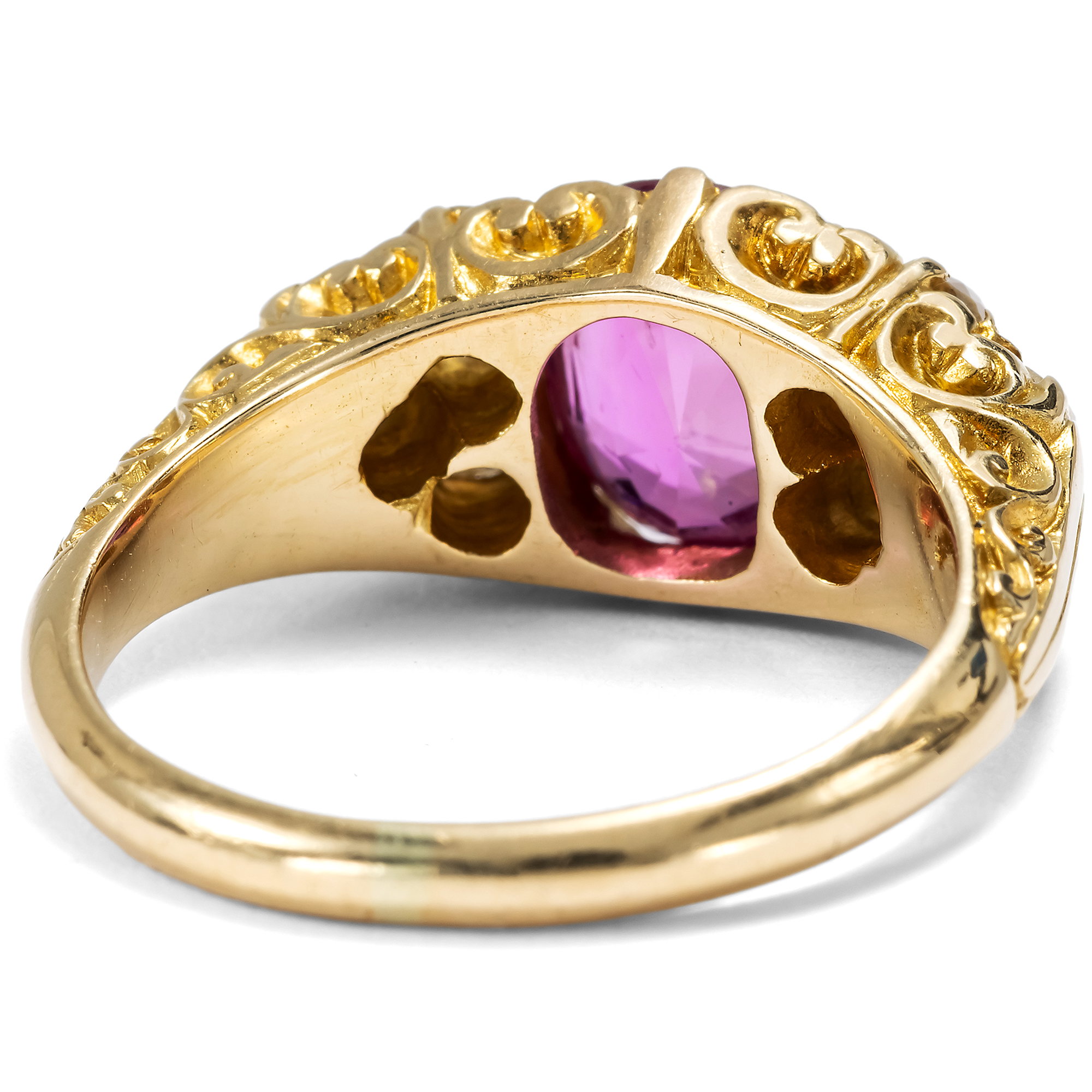Viktorianischer Ring mit unbehandeltem pinkem Saphir & Diamanten in Gold, um 1890 Viktorianischer Ring mit unbehandeltem pinkem Saphir & Diamanten in Gold, um 1890