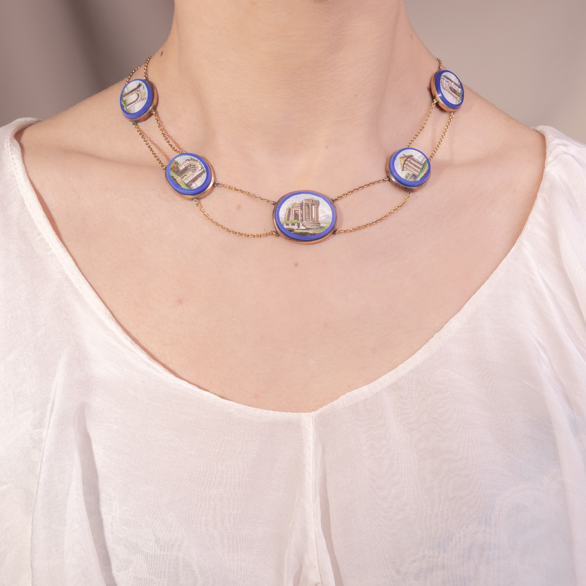 Exzeptionelles Collier mit acht Mikromosaiken in Gold, Rom um 1835 Exzeptionelles Collier mit acht Mikromosaiken in Gold, Rom um 1835
