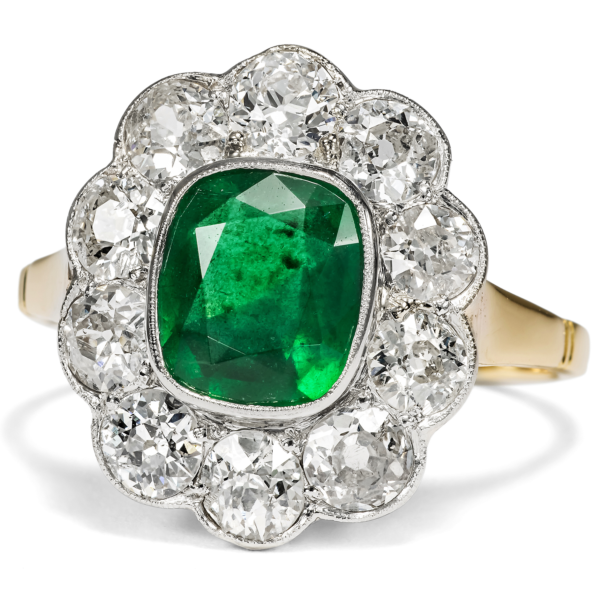 Klassischer Entourage-Ring mit Smaragd & Diamanten, um 1915 & später Klassischer Entourage-Ring mit Smaragd & Diamanten, um 1915 & später