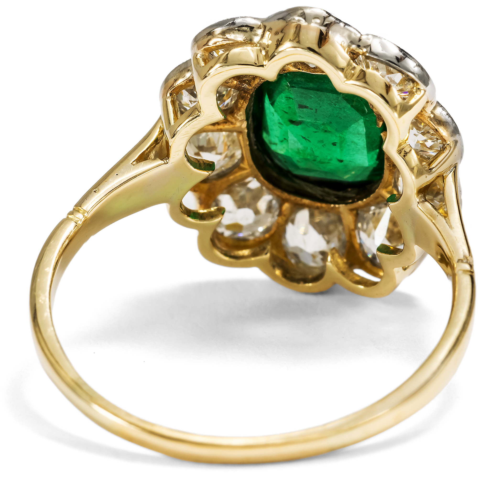 Klassischer Entourage-Ring mit Smaragd & Diamanten, um 1915 & später Klassischer Entourage-Ring mit Smaragd & Diamanten, um 1915 & später