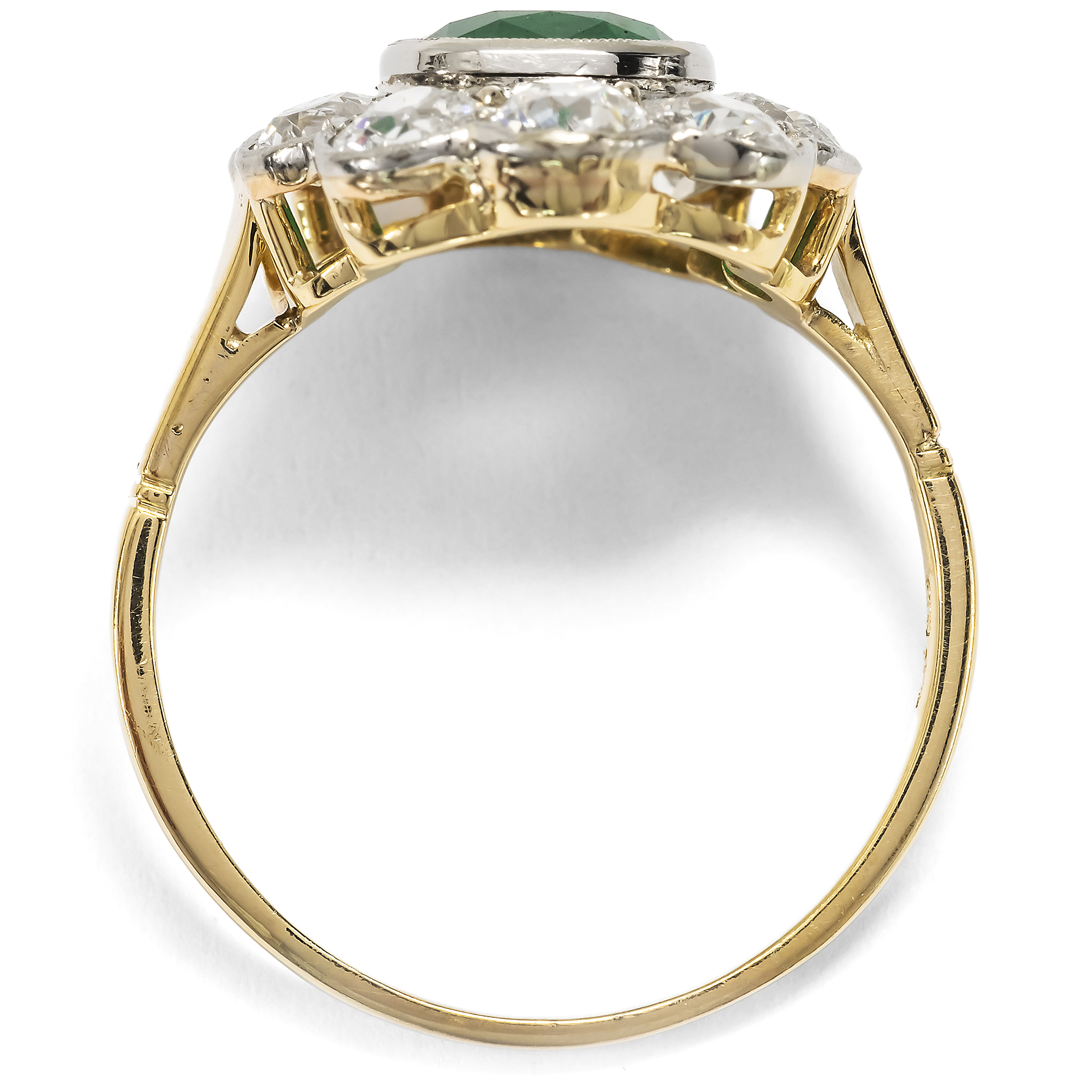Klassischer Entourage-Ring mit Smaragd & Diamanten, um 1915 & später Klassischer Entourage-Ring mit Smaragd & Diamanten, um 1915 & später