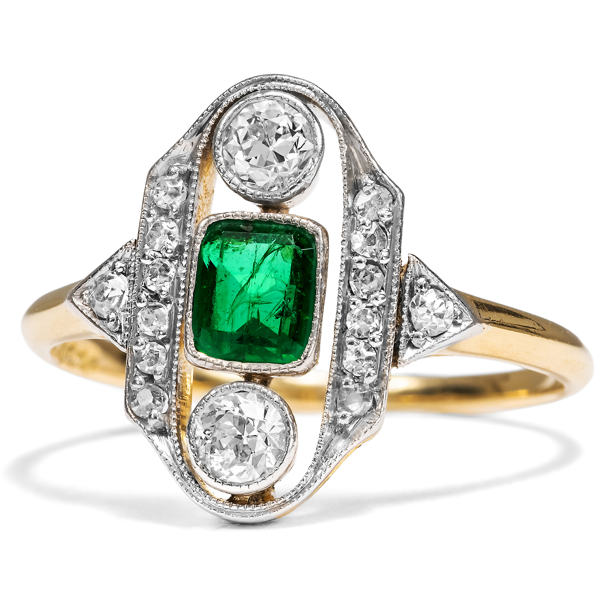 Antiker Ring mit Smaragd und Diamanten in Platin auf Gold, datiert 1914 Antiker Ring mit Smaragd und Diamanten in Platin auf Gold, datiert 1914
