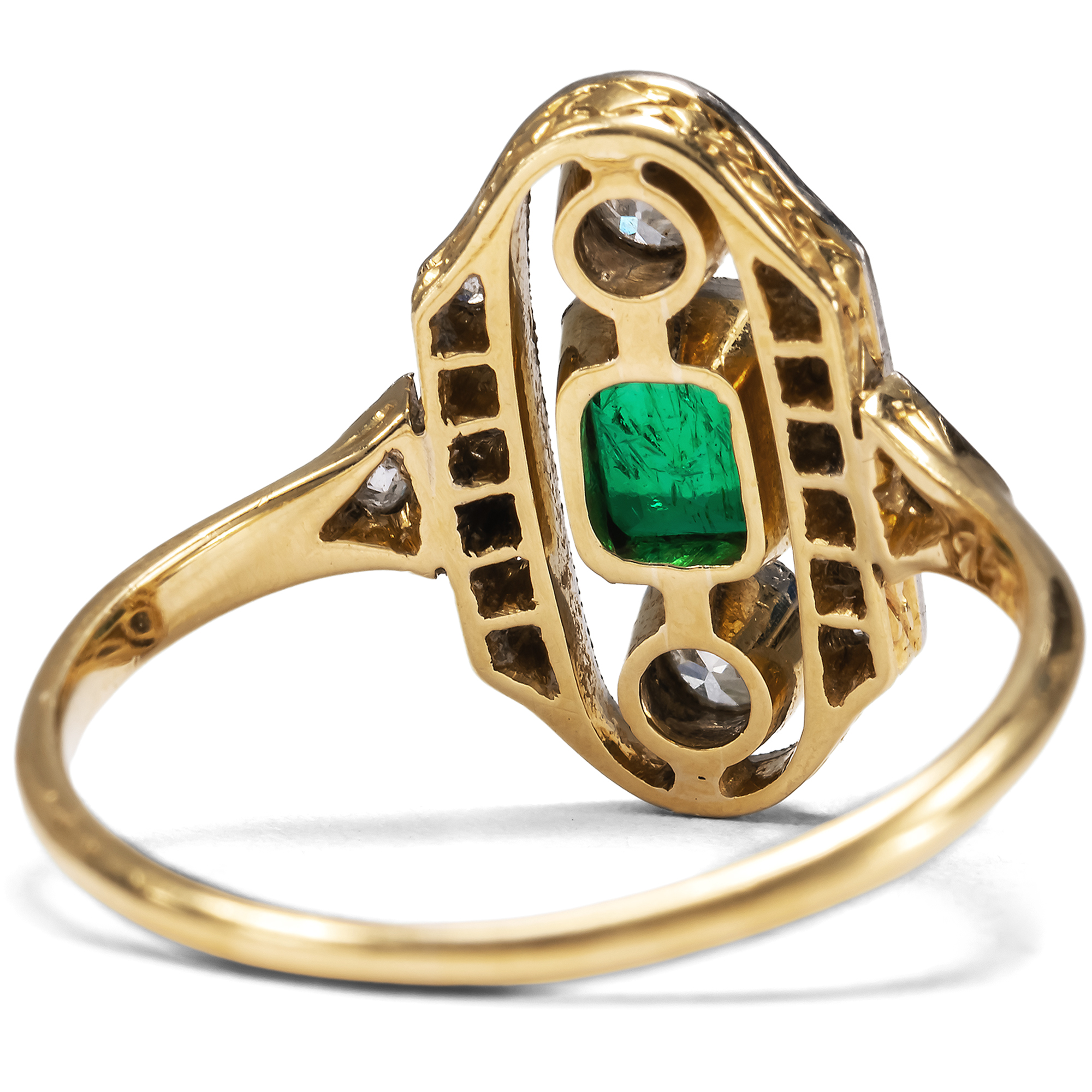 Antiker Ring mit Smaragd und Diamanten in Platin auf Gold, datiert 1914 Antiker Ring mit Smaragd und Diamanten in Platin auf Gold, datiert 1914