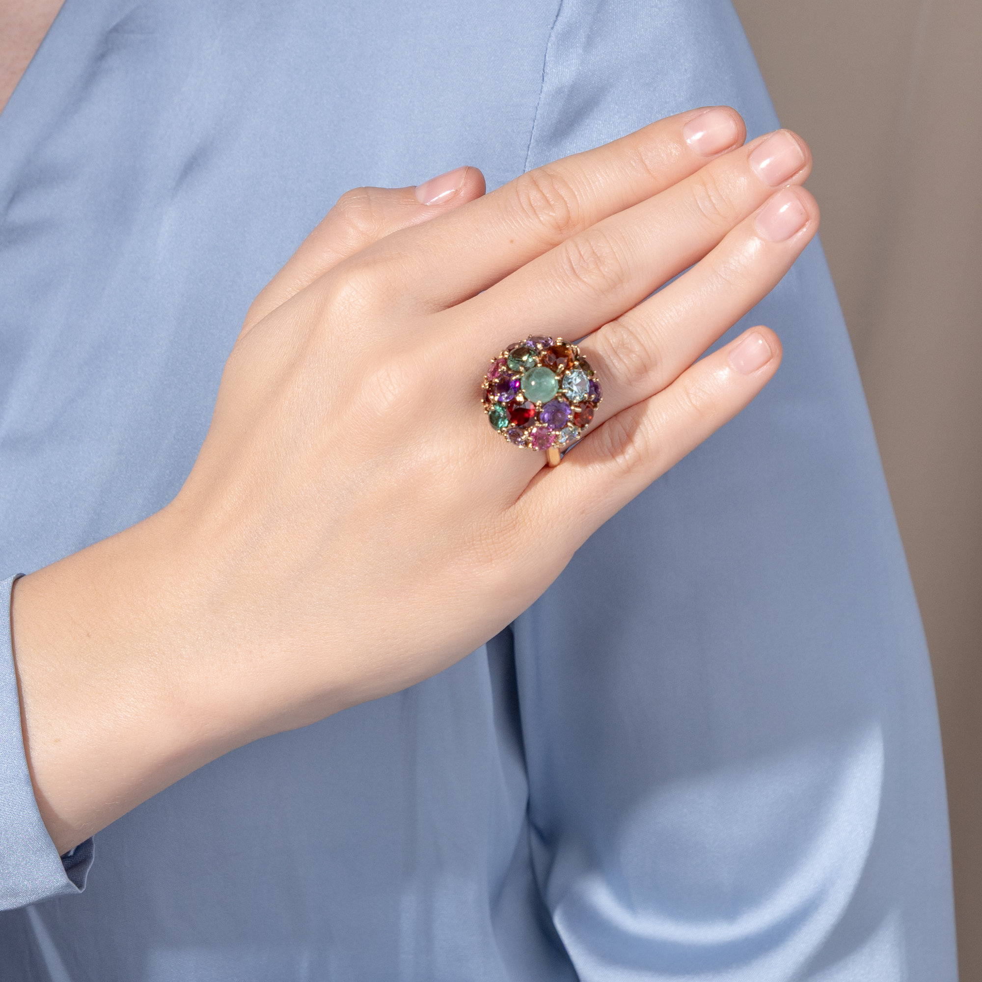 Farbenfroher vintage Ring mit bunten Farbsteinen in Gold, um 1975 Farbenfroher vintage Ring mit bunten Farbsteinen in Gold, um 1975