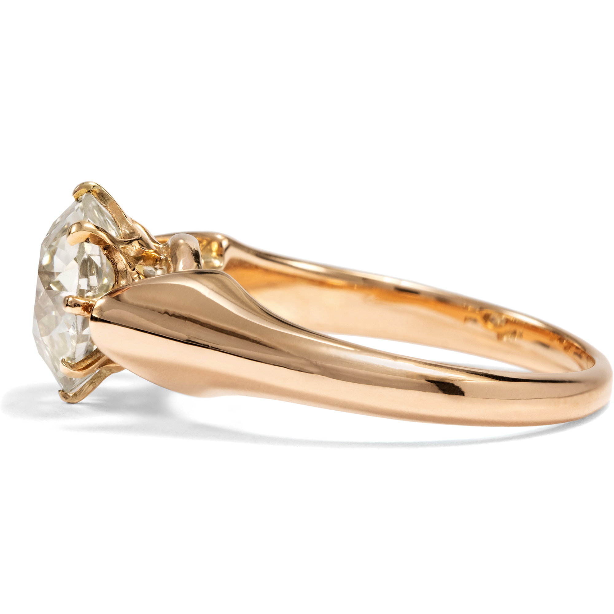 Antiker Verlobungsring aus Rotgold mit 2,18 ct Diamant im Altschliff, um 1890 Antiker Verlobungsring aus Rotgold mit 2,18 ct Diamant im Altschliff, um 1890
