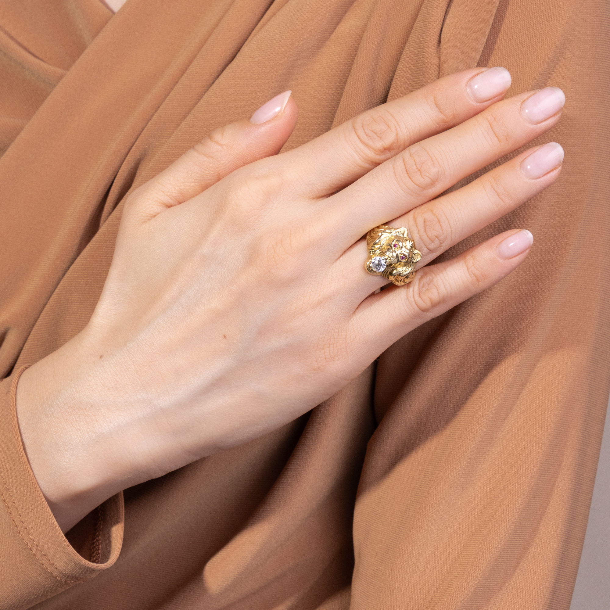 Antiker Ring mit Diamant & Rubinen in Gold, Deutschland um 1900 Antiker Ring mit Diamant & Rubinen in Gold, Deutschland um 1900