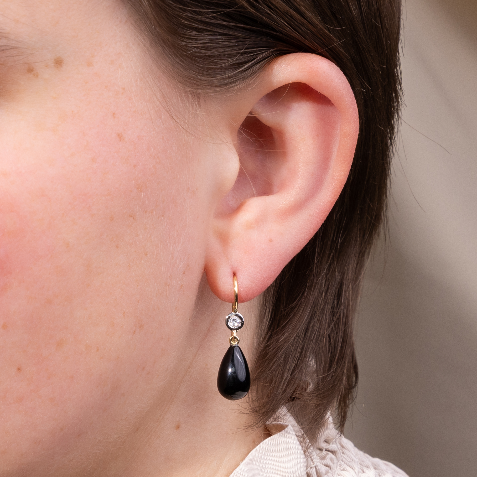 Ohrringe mit Onyx und vintage Diamanten, aus unserer Werkstatt Ohrringe mit Onyx und vintage Diamanten, aus unserer Werkstatt
