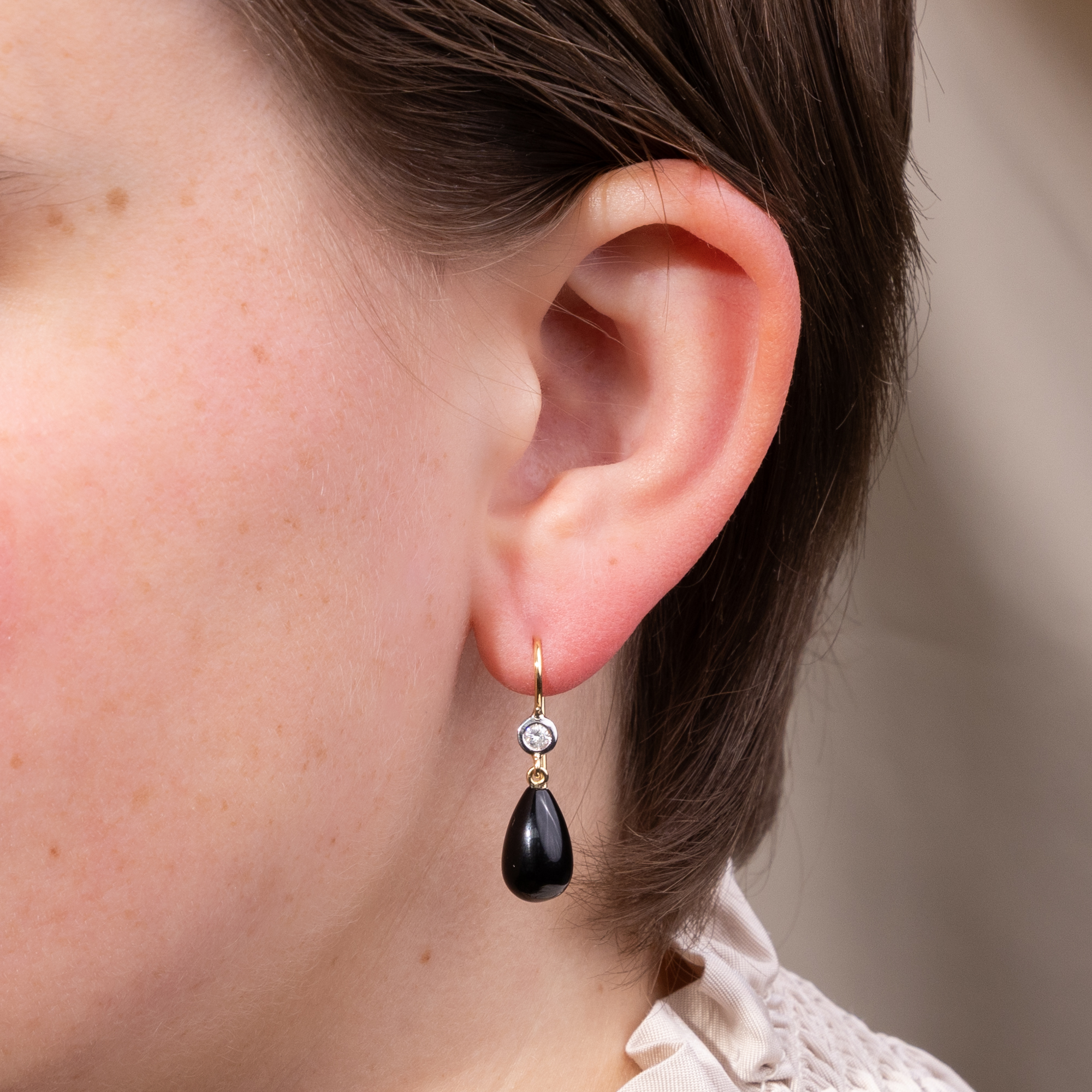 Ohrringe mit Onyx & vintage Diamanten, aus unserer Werkstatt Ohrringe mit Onyx & vintage Diamanten, aus unserer Werkstatt