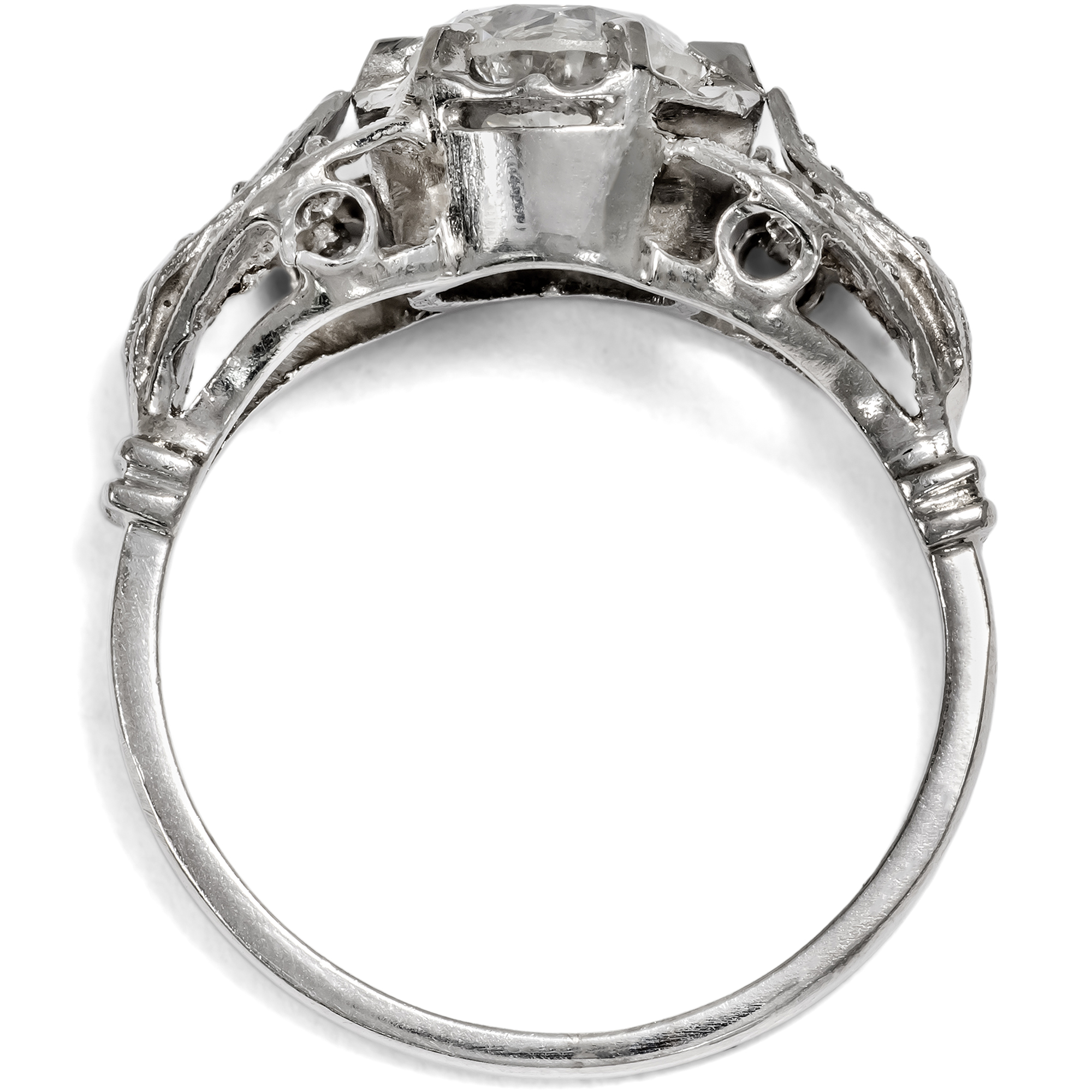 Timeless Vintage Diamond Ring in Platinum, c. 1950 Timeless Vintage Diamond Ring in Platinum, c. 1950