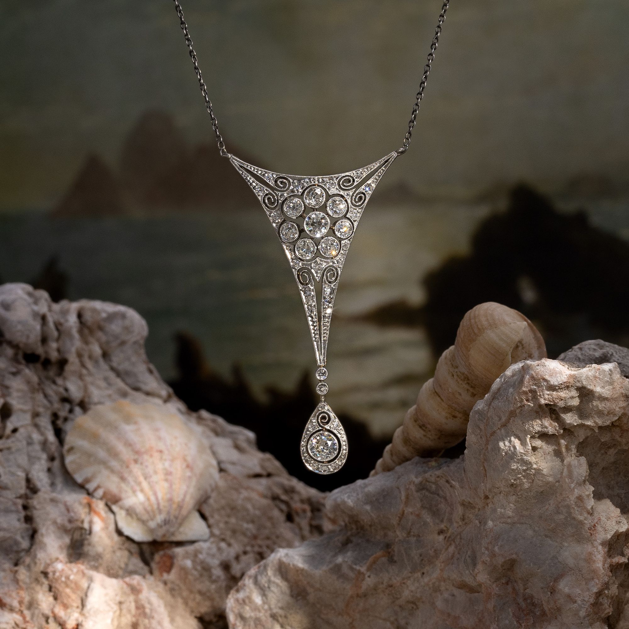 Außergewöhnliches Collier mit Diamanten in Platin auf Gold, um 1920 Außergewöhnliches Collier mit Diamanten in Platin auf Gold, um 1920