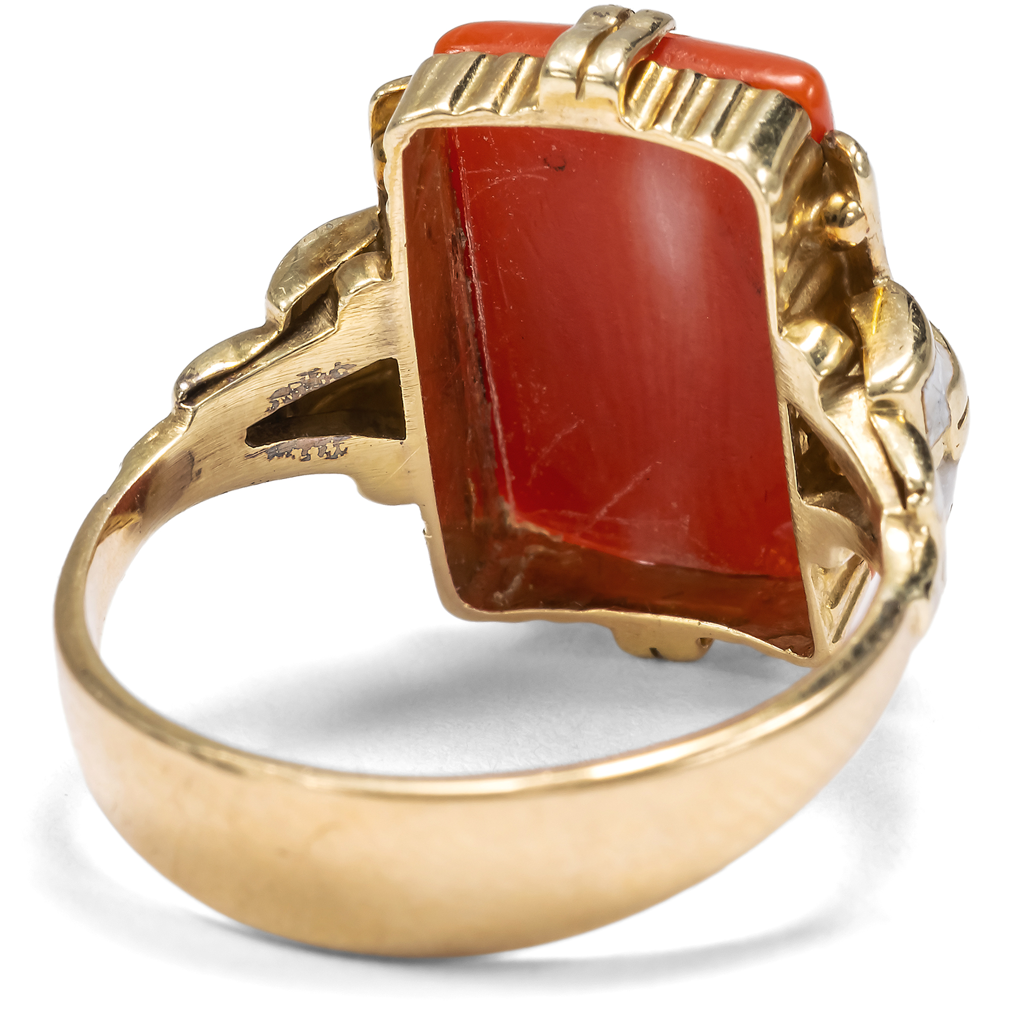 Extravaganter Ring des Art Déco mit Koralle in Gold, um 1925 Extravaganter Ring des Art Déco mit Koralle in Gold, um 1925