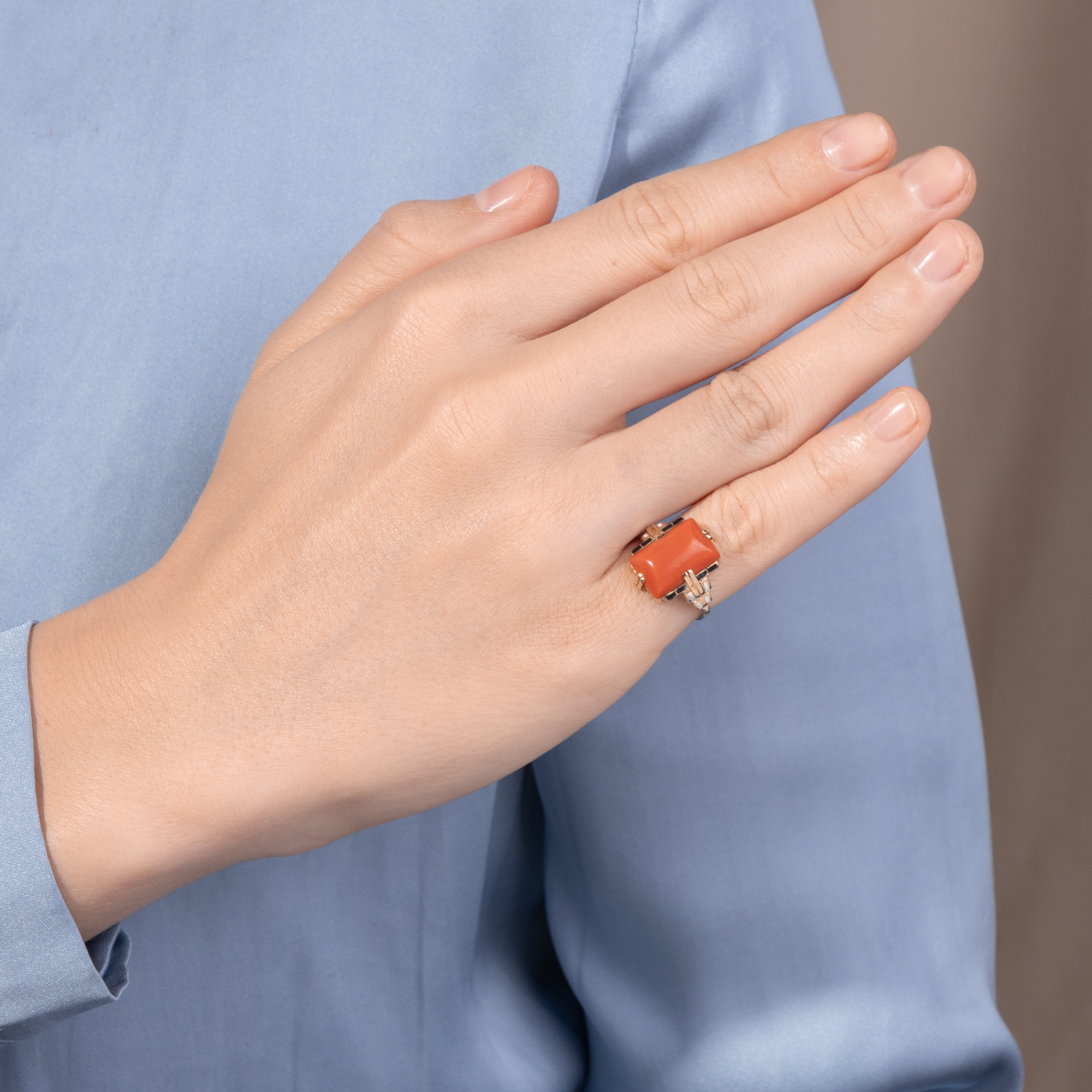 Extravaganter Ring des Art Déco mit Koralle in Gold, um 1925 Extravaganter Ring des Art Déco mit Koralle in Gold, um 1925