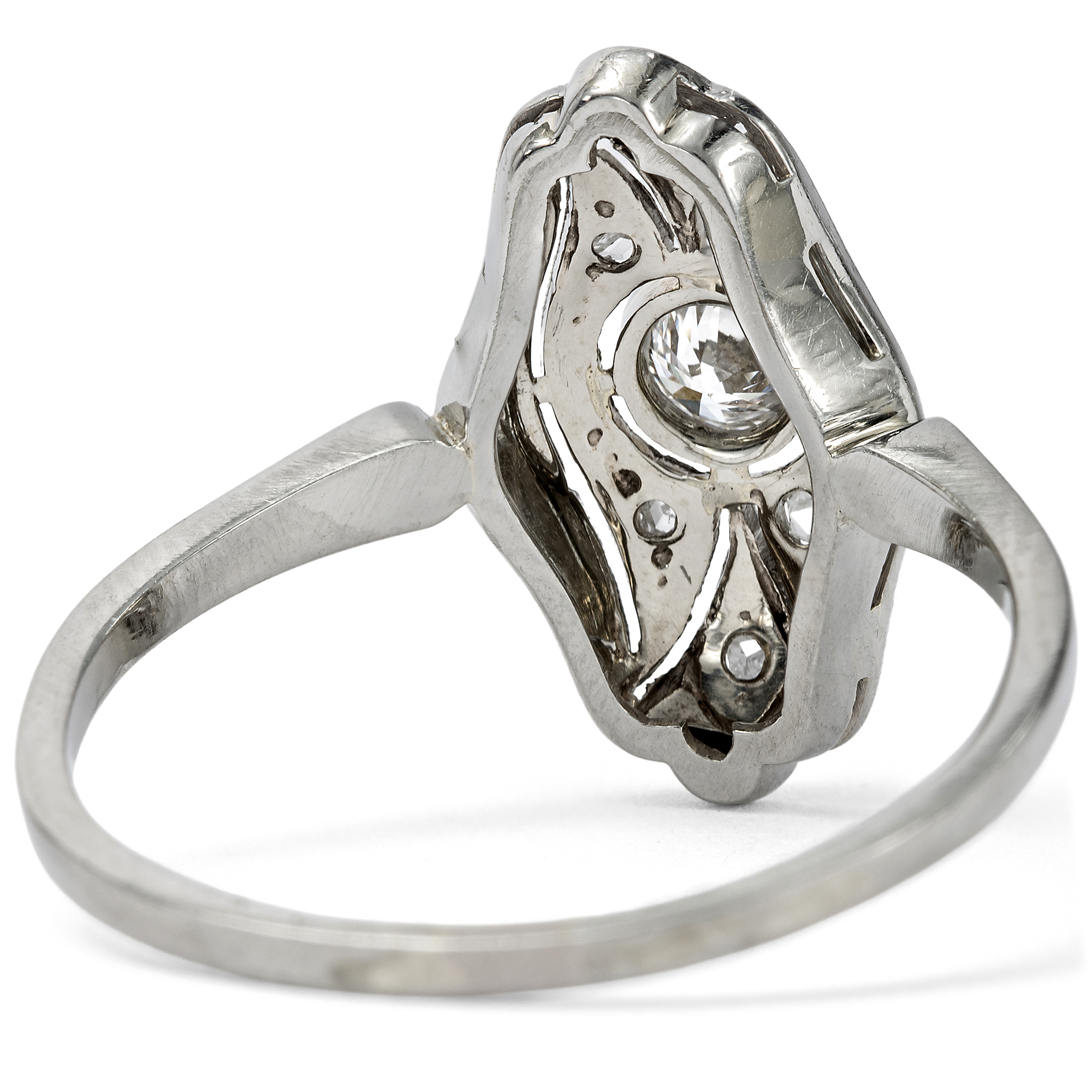 Classic Déco Plaque Ring with Diamonds in White Gold and Platinum, c. 1930s Classic Déco Plaque Ring with Diamonds in White Gold and Platinum, c. 1930s